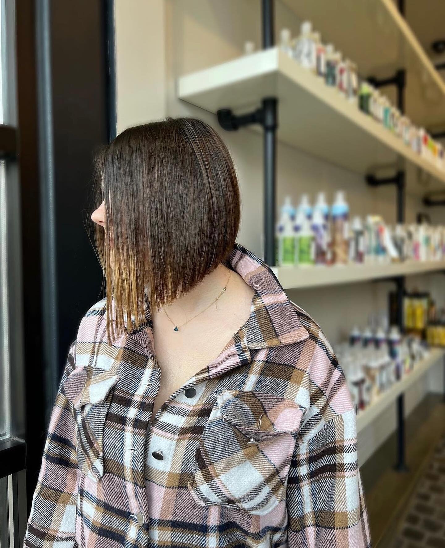Cut to perfection 😍@katiesutt_⁠
⁠
⁠
Book your next appointment with Katie!⁠
📲 312-733-0123⁠
info@editsalons.com⁠
www.editsalons.com⁠
⁠
⁠
.⁠
#editsalon #chicagohairstylist #chicagohairstylists #chicagohairsalon #chicagosalon #chicagosalons #chicagoc