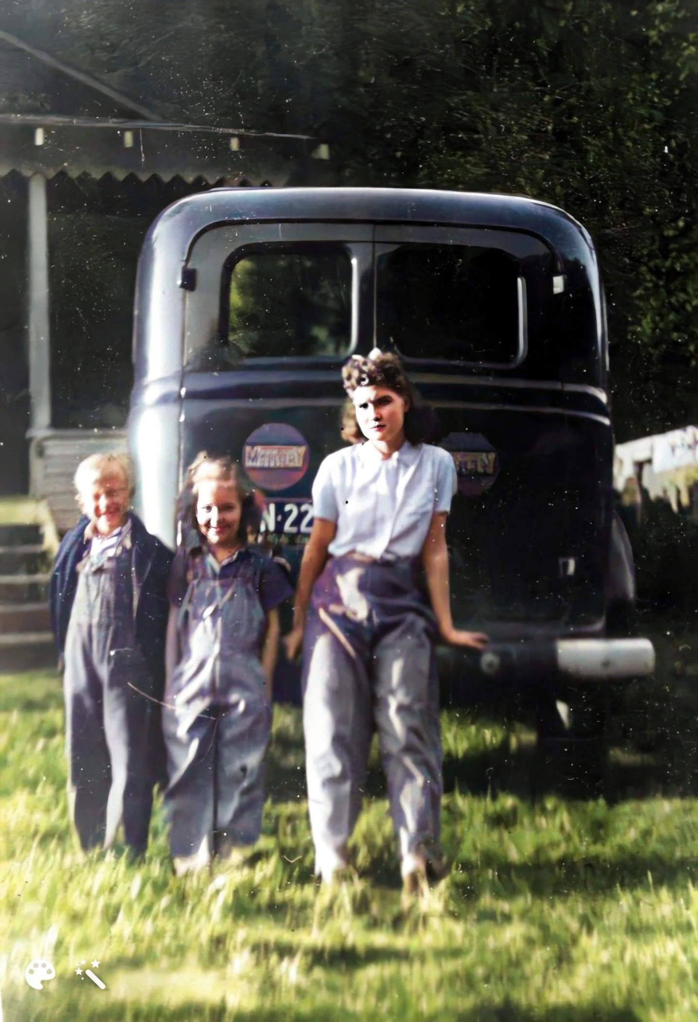 Nancy Lee Kiser, abt 1939. Unknown kids. Bentree, WV.