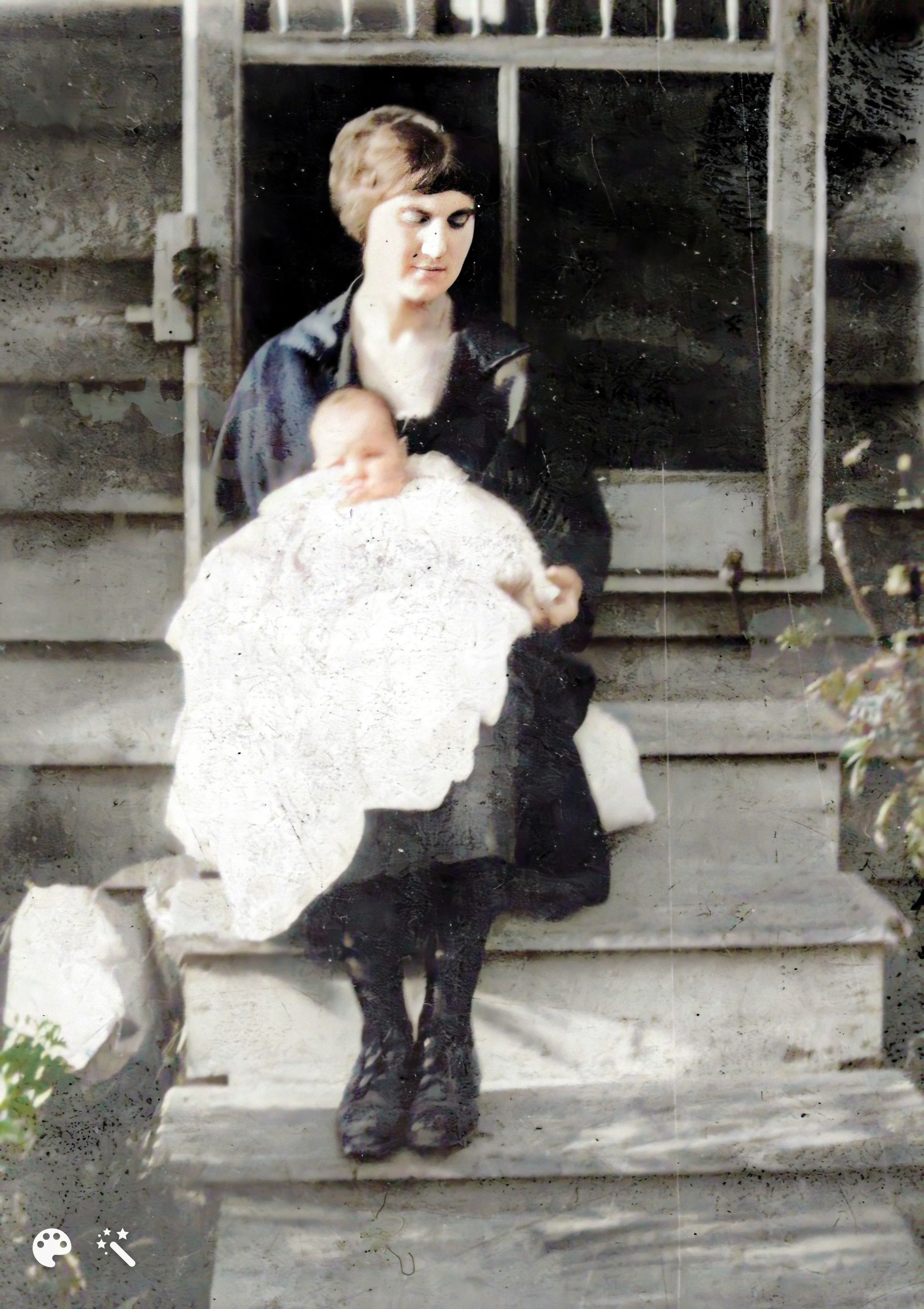 Georgia Lee holding Betty, abt 1923