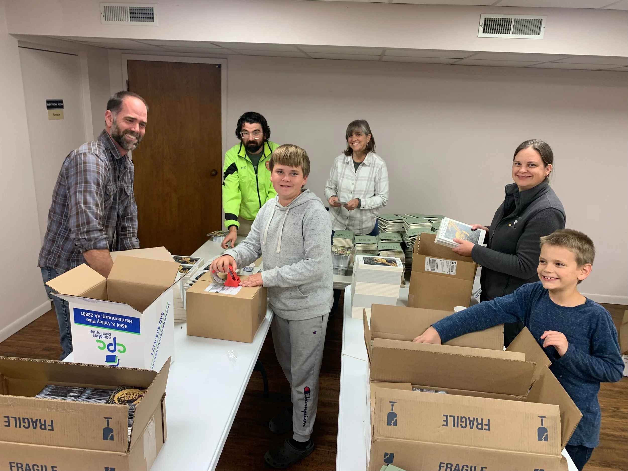 251117 Packing Party_11.jpeg