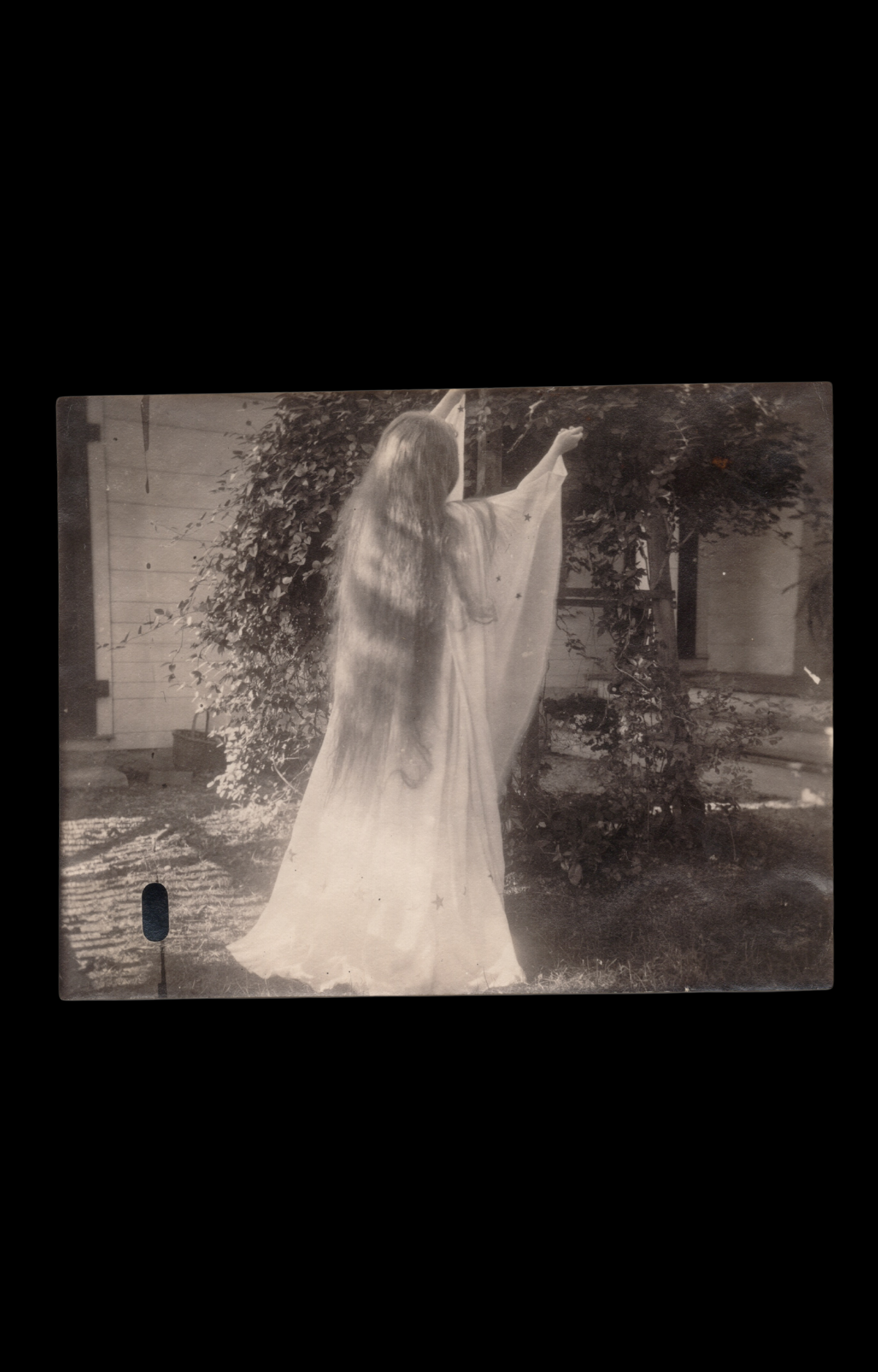 Ruckenfigur with Celestial Gown, Photograph, c. 1900