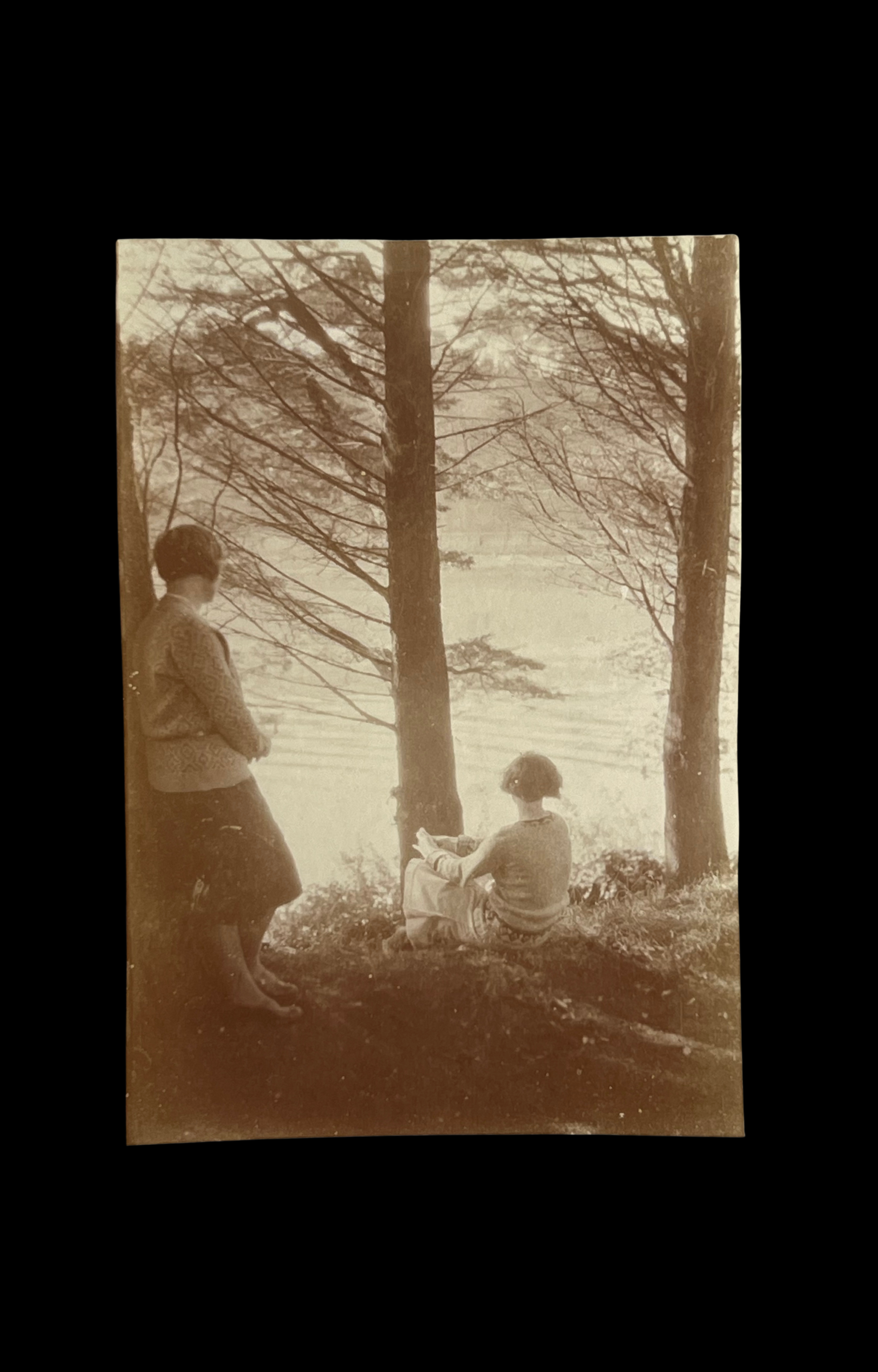 Ruckenfigur of Women on Sea Cliff, Photograph, c. 1920