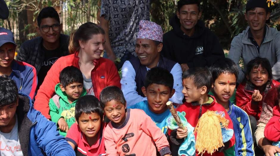 BlinkNow Kopila Valley group photo with kids, Maggie Doyne, and Tope Malla