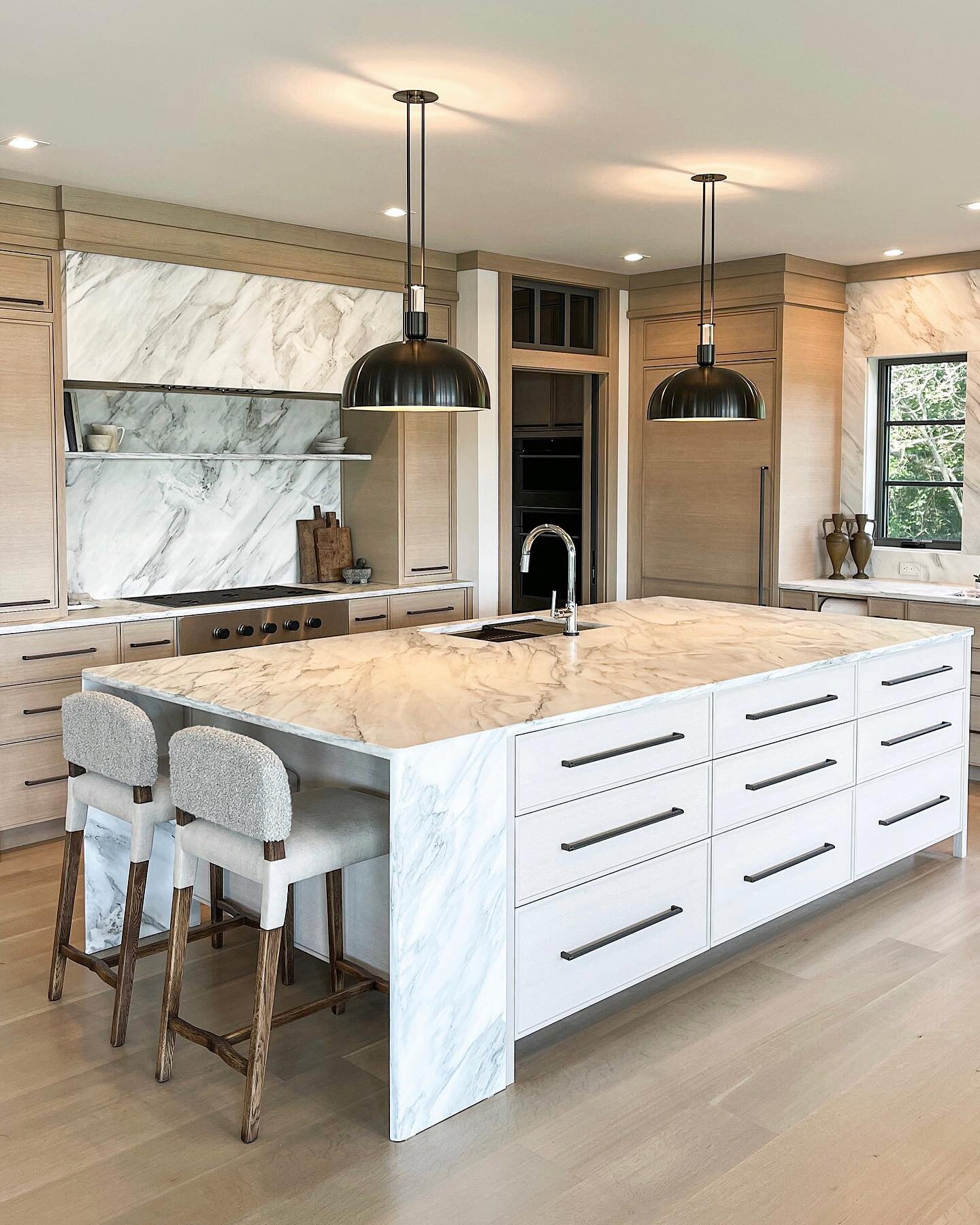 Happy Friday! Loved working with the client on the many iterations of this kitchen island. The goal was to maximize storage without sacrificing style. What do you think?? 

Team: @kandrconstruction_ri @dimauroarchitects @moorehousedesign @jutraswoodw