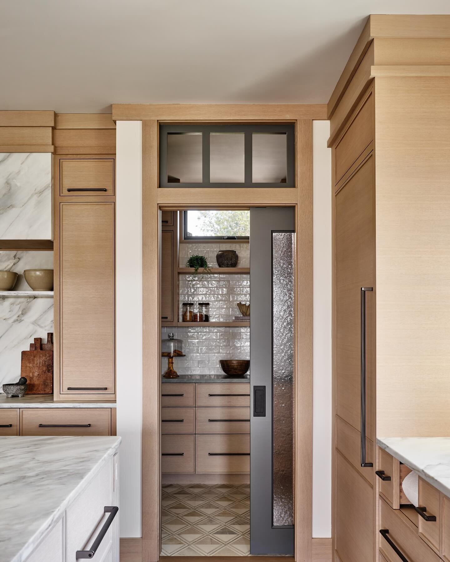 POV: THIS is your pantry 🤩 #CoveHouse
 &bull;
📸: @readmckendree 
&bull;
&bull;
&bull; 
Project Team: @dimauroarchitects @kandrconstruction_ri @moorehousedesign @haasdesign.studio

*designed while head of interiors at DiMauro Architects

#architectu