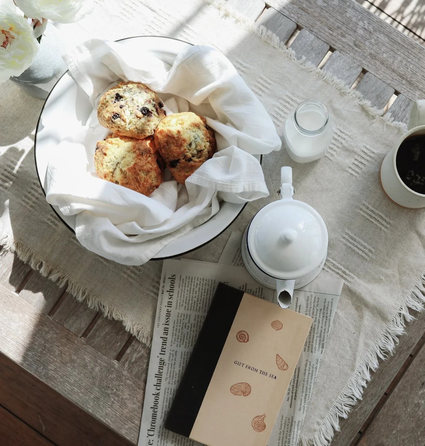 Fall is creeping in, and so is that cozy, layered feeling we love to bring into spaces. Sometimes the best inspiration comes from slowing down, noticing the light, textures, and little details around you. What’s inspiring you this season? 
#fa