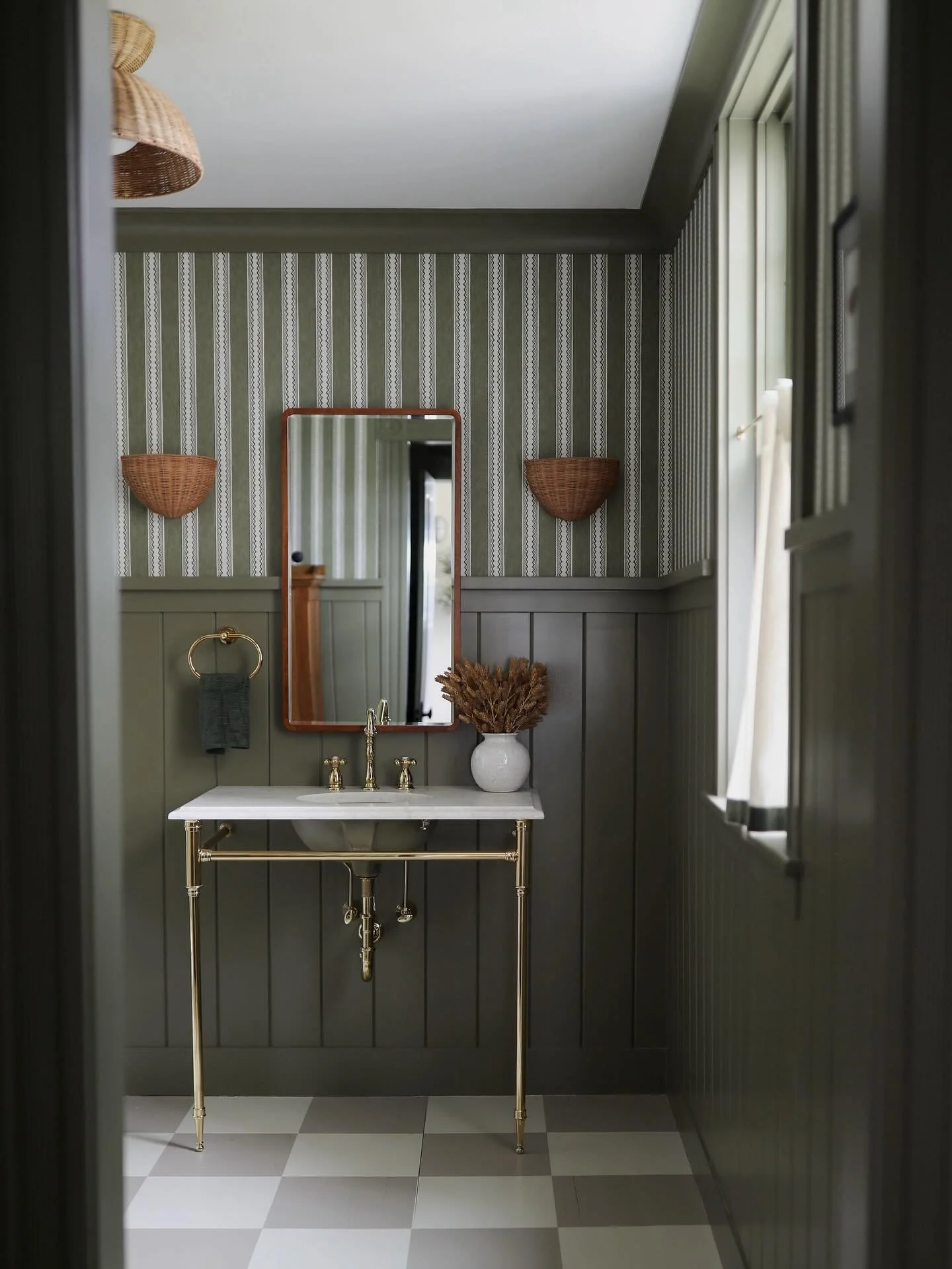 The powder room in our Historic Bay project ✨

📸 @maaikephoto
Architect: @dimauroarchitects 
Builder: @behanbros 
Design: @haas_design