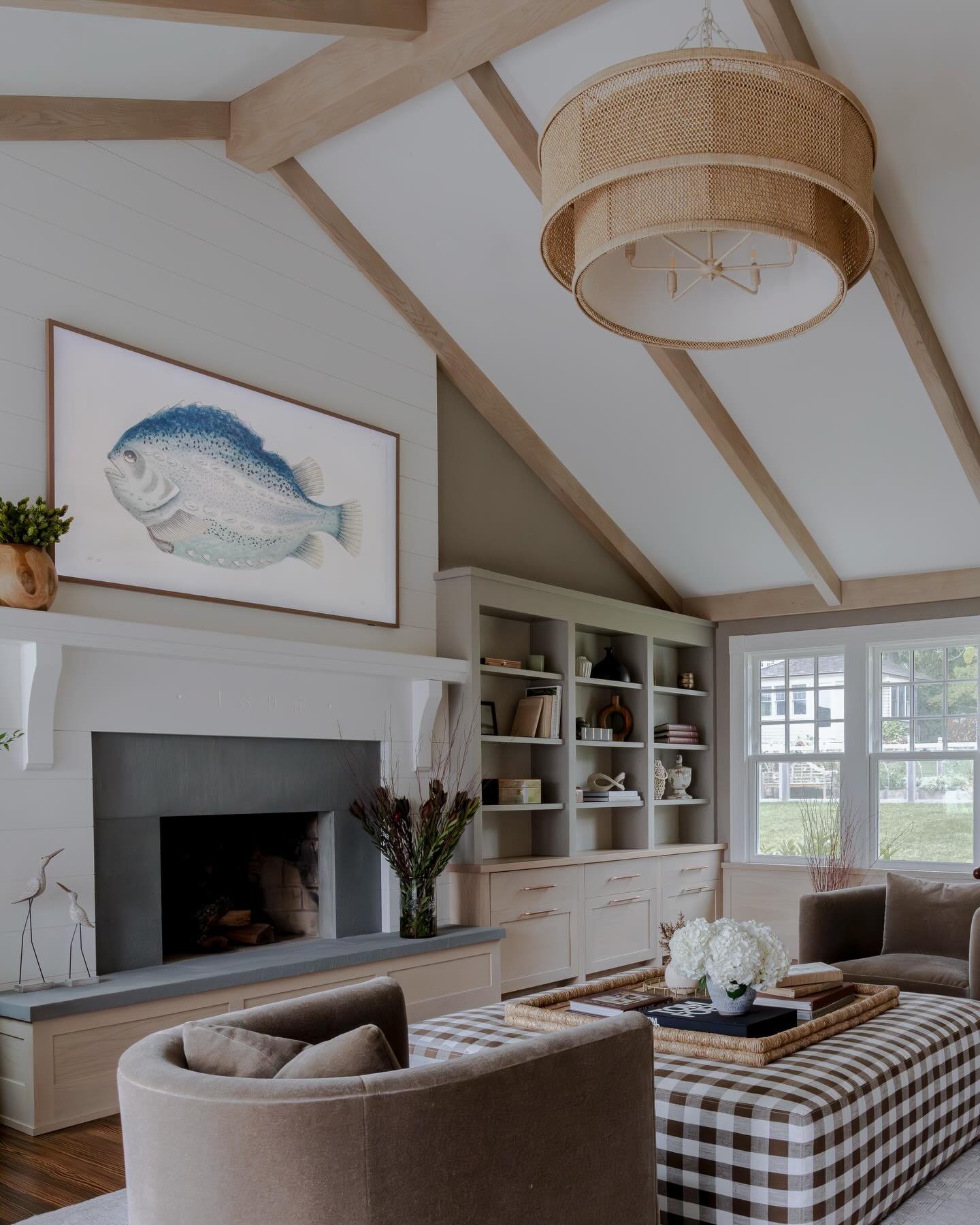 Cozy season starts here &mdash; a den designed for quiet holidays and warm gatherings.

&bull;
&bull;
&bull;
&bull;

Builder: @behanbros 
Architect: @dimauroarchitects 
Interiors: @haas_design 
📸 @interiorphotosbyshannon