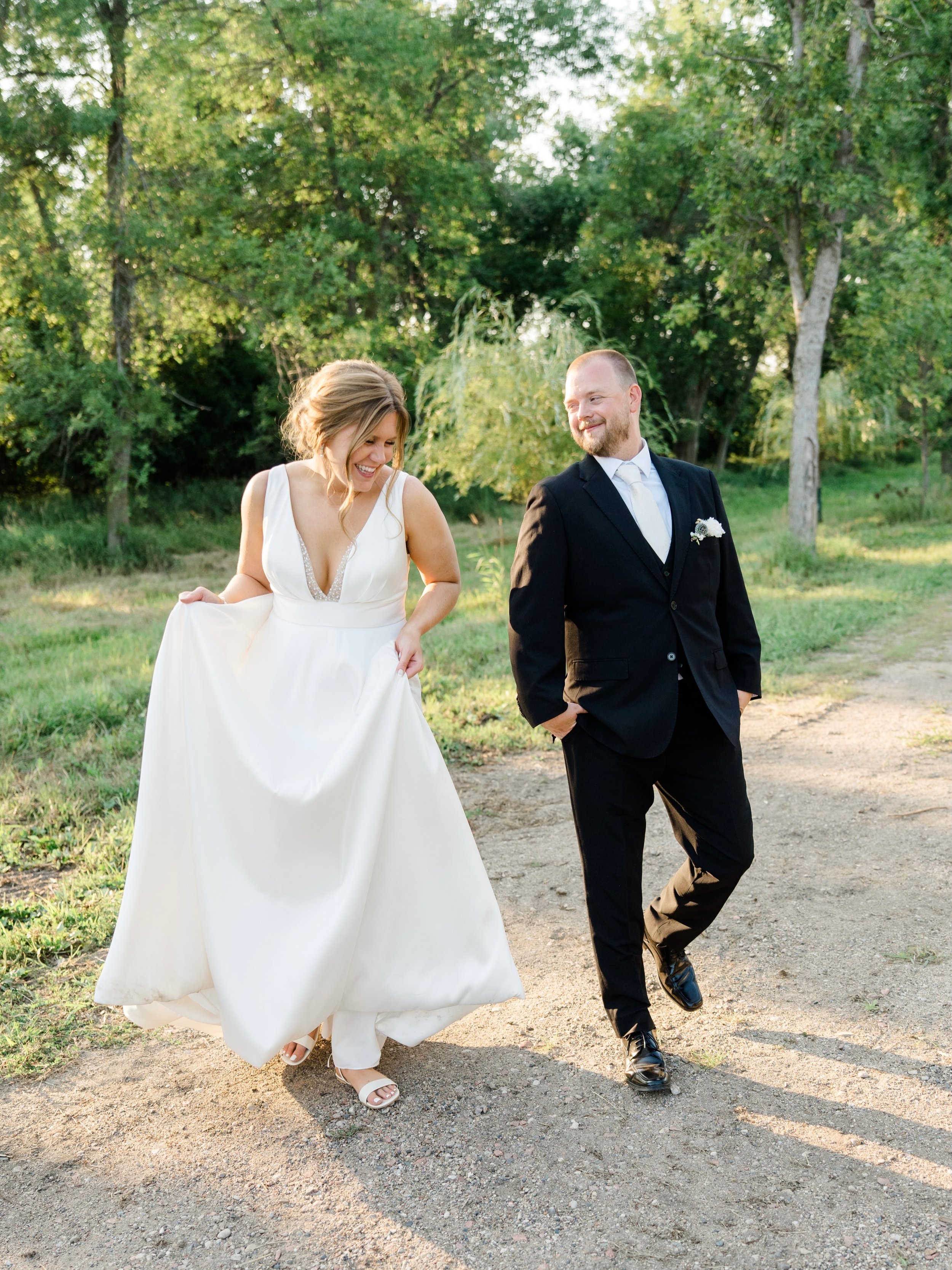 Shelby &amp; Reid are married!!! 

Wowowow seeing your best pal this happy is such a gift!! 😭 Shelby &amp; Reid&rsquo;s joy absolutely radiated through their entire wedding day and my heart is bursting for them!! 

Shelb and I met playing basketball