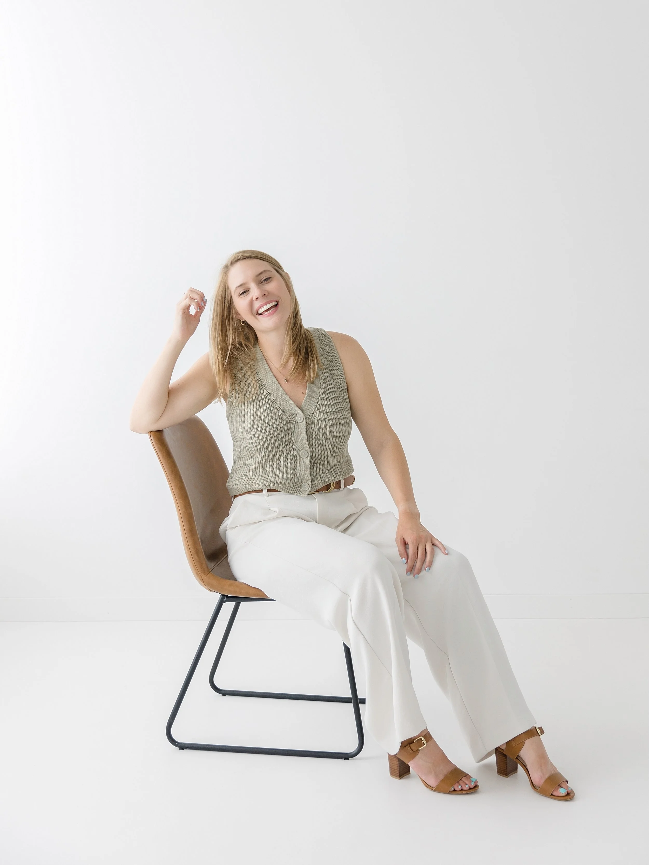 Hi, I&rsquo;m Lynsey! And I&rsquo;m a brand and wedding photographer based in Sioux Falls, SD. Maybe you&rsquo;ve noticed, but I&rsquo;ve got two photography accounts on here for both my brand and wedding work. :) 

While I spend a lot of my time pho