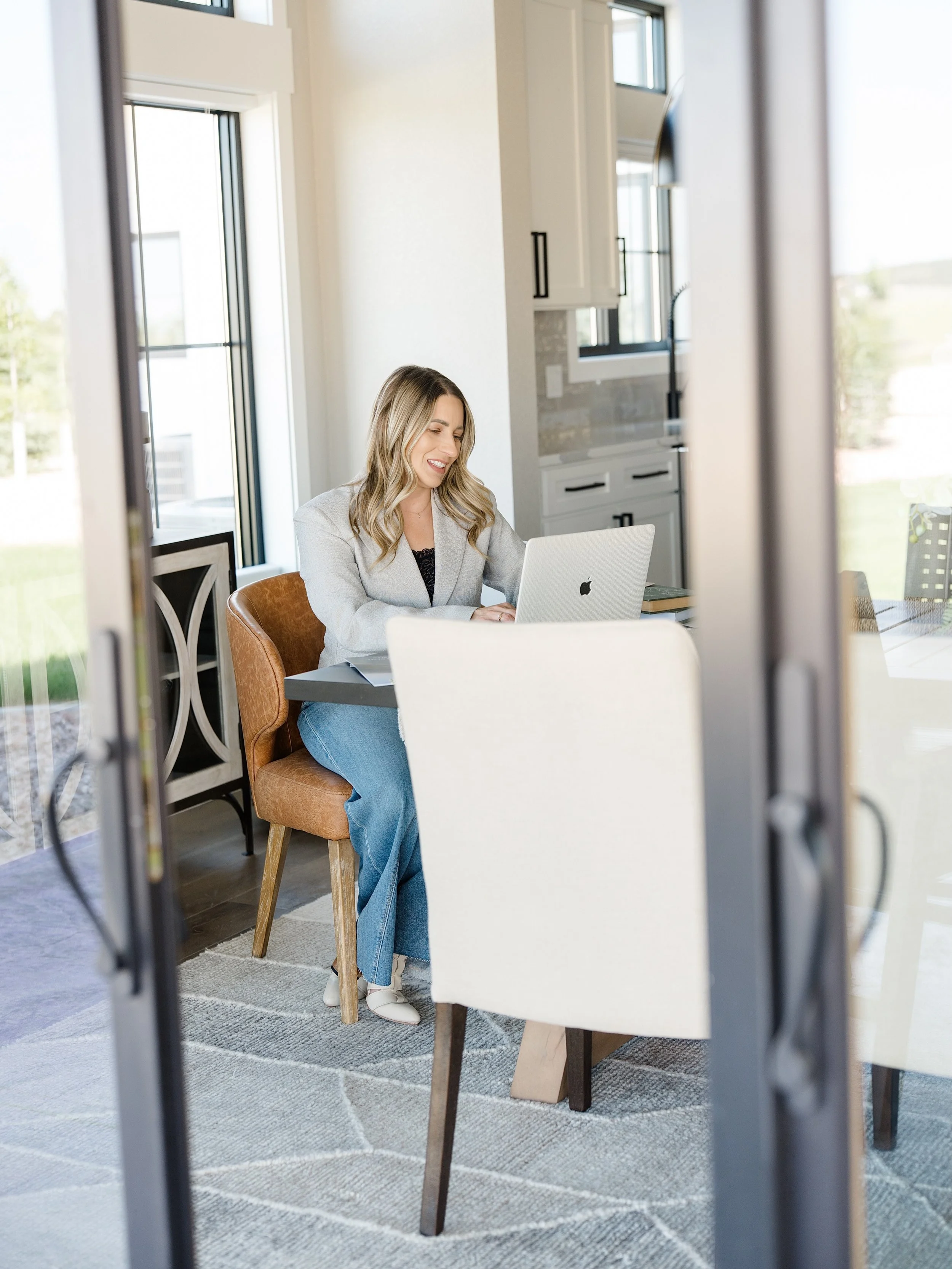 Picture this: You&rsquo;re an expert at what you do, your clients rave about you after you&rsquo;ve worked together and you are killing it at actually doing your job.

But the way you show up online isn&rsquo;t keeping up. Your visuals are haphazard,