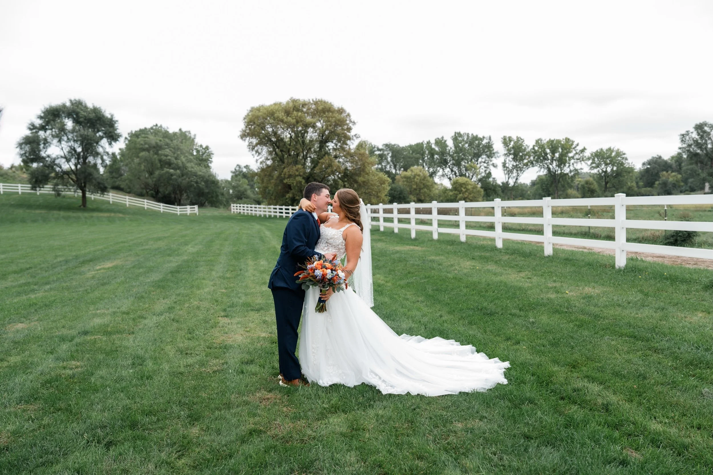 Last Friday with Cheyanne &amp; Reece! 🤎 The gloomy weather had nothing on these two! Their wedding was so beautiful - from the venue and decor to all of the amazing people who clearly love them so much and showed up to celebrate!

When I first met 