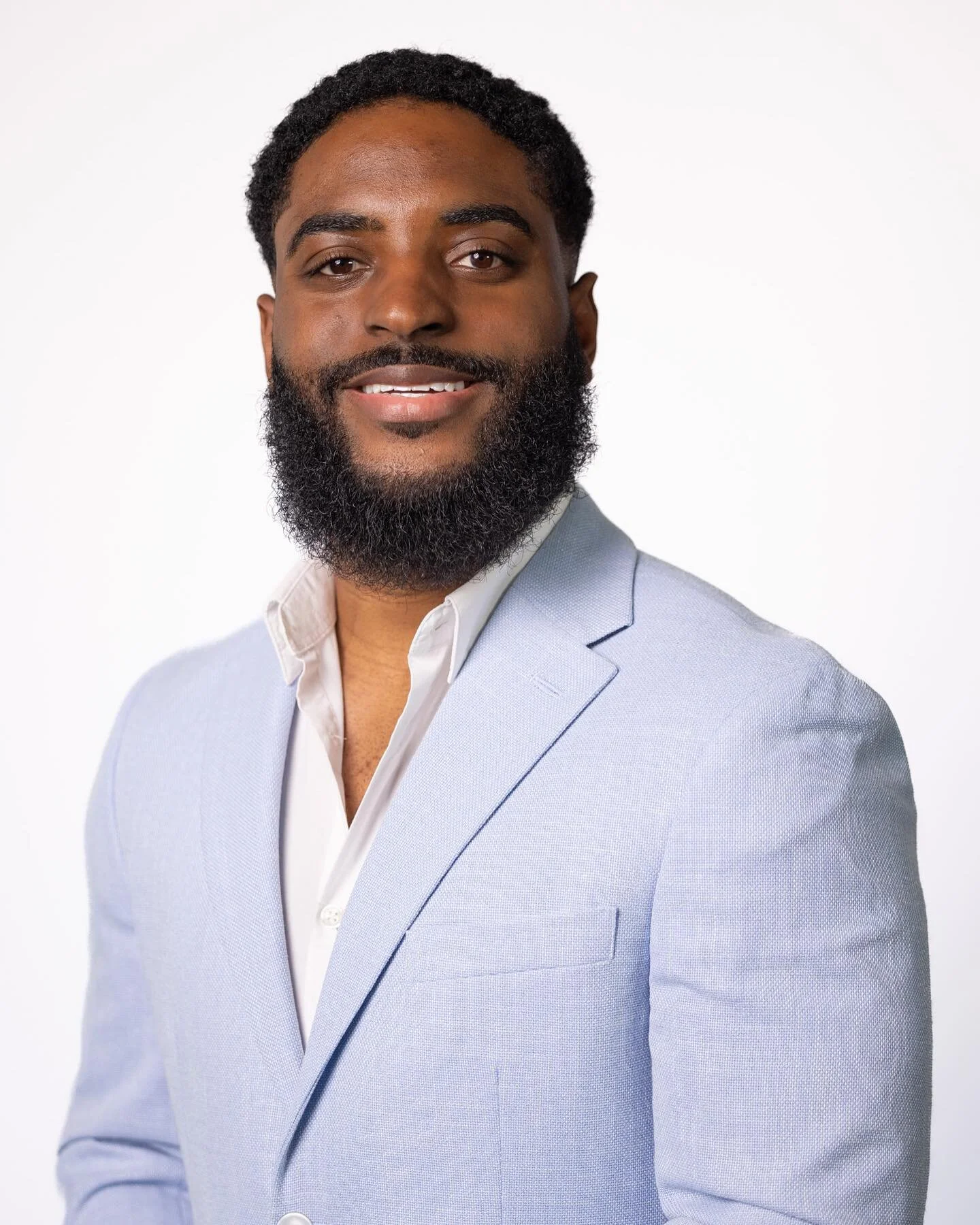Professional headshots are my passion! Let me know if you want to schedule a headshot day for your business, or if your photo is outdated! 
&bull;
&bull;
&bull;
#eosr5 #rf70200f28lisusm #portaitphotography #headshotphotographer