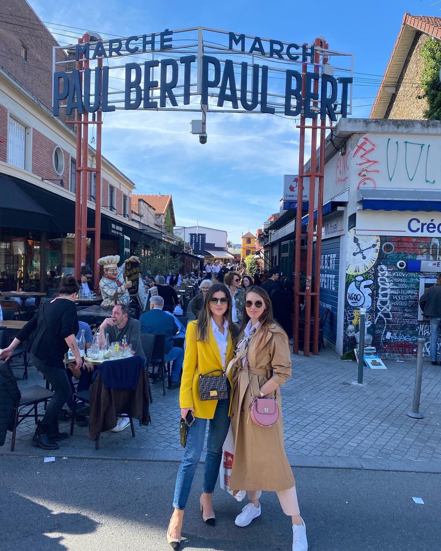 While in Paris, we had the opportunity to visit the March&eacute; Biron, one of Paris&rsquo;s cool flea markets. We had such a great time looking at art, antiques, furniture and everything vintage!