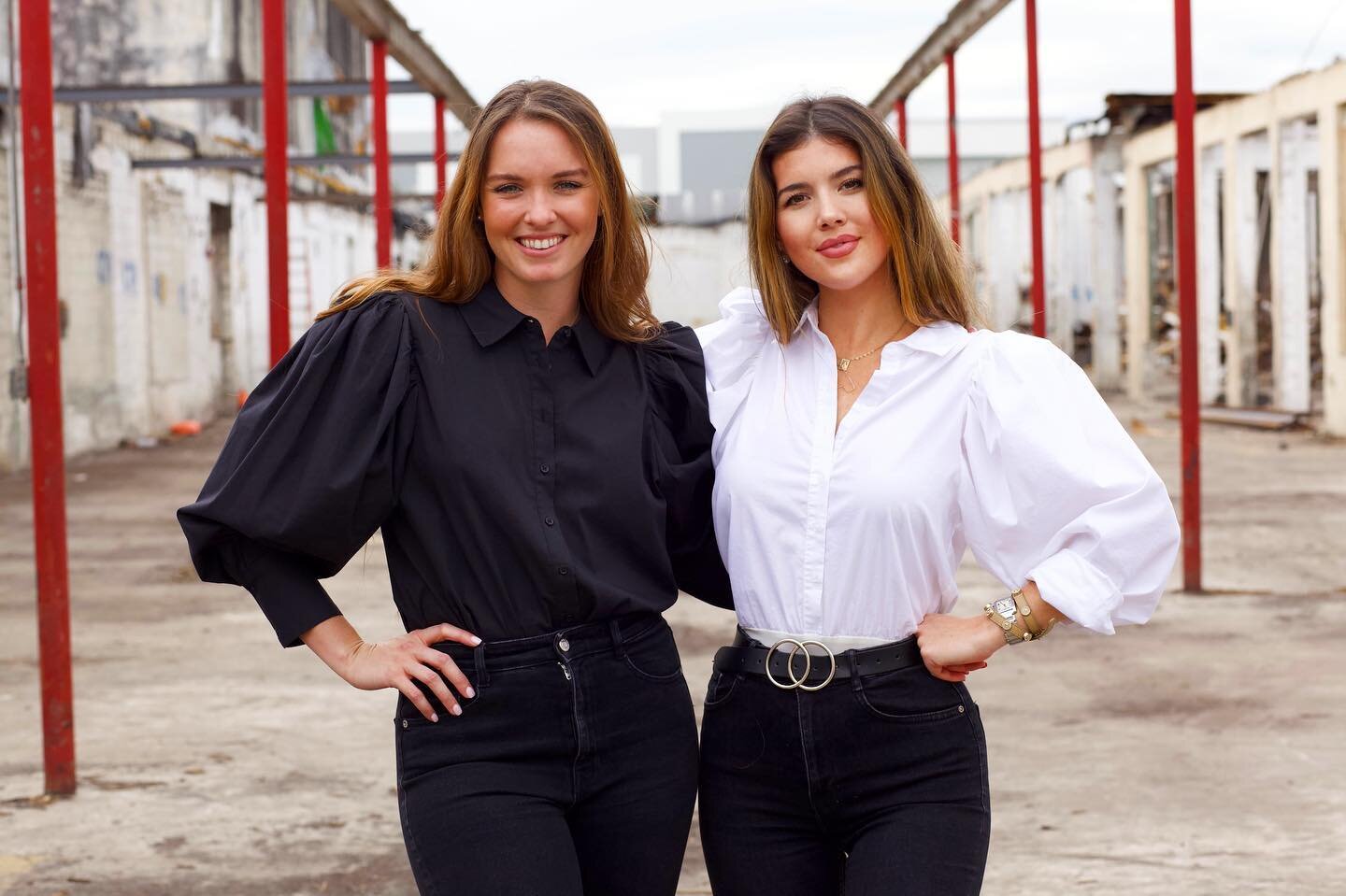 Happy Friday friends 🫶🏻 from rainy Miami ☔️

#femalearchitect #dreamteam #girlpower #womeninconstruction #miamidesign
