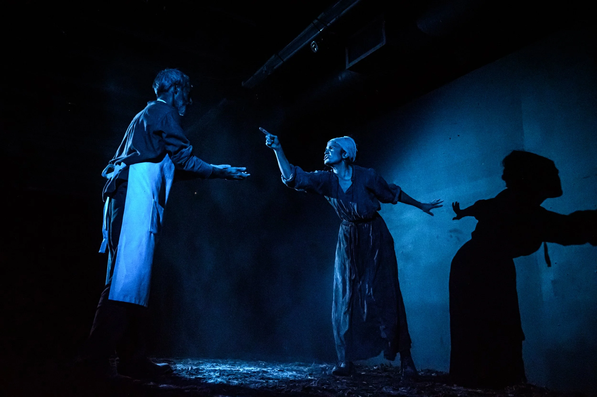 KNIVES IN HENS — CMT