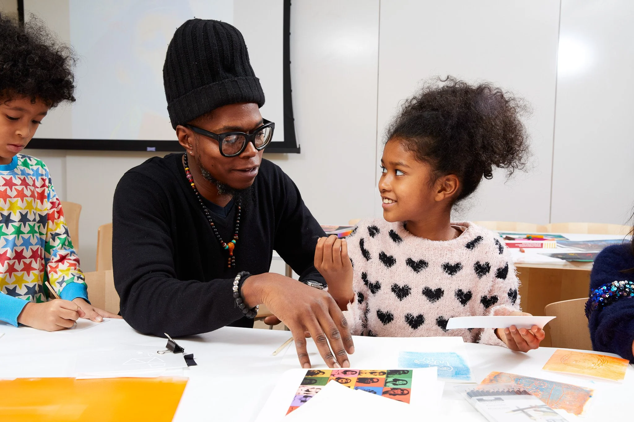 WhitneyEducation_FamiliesMakingArt_272.jpg