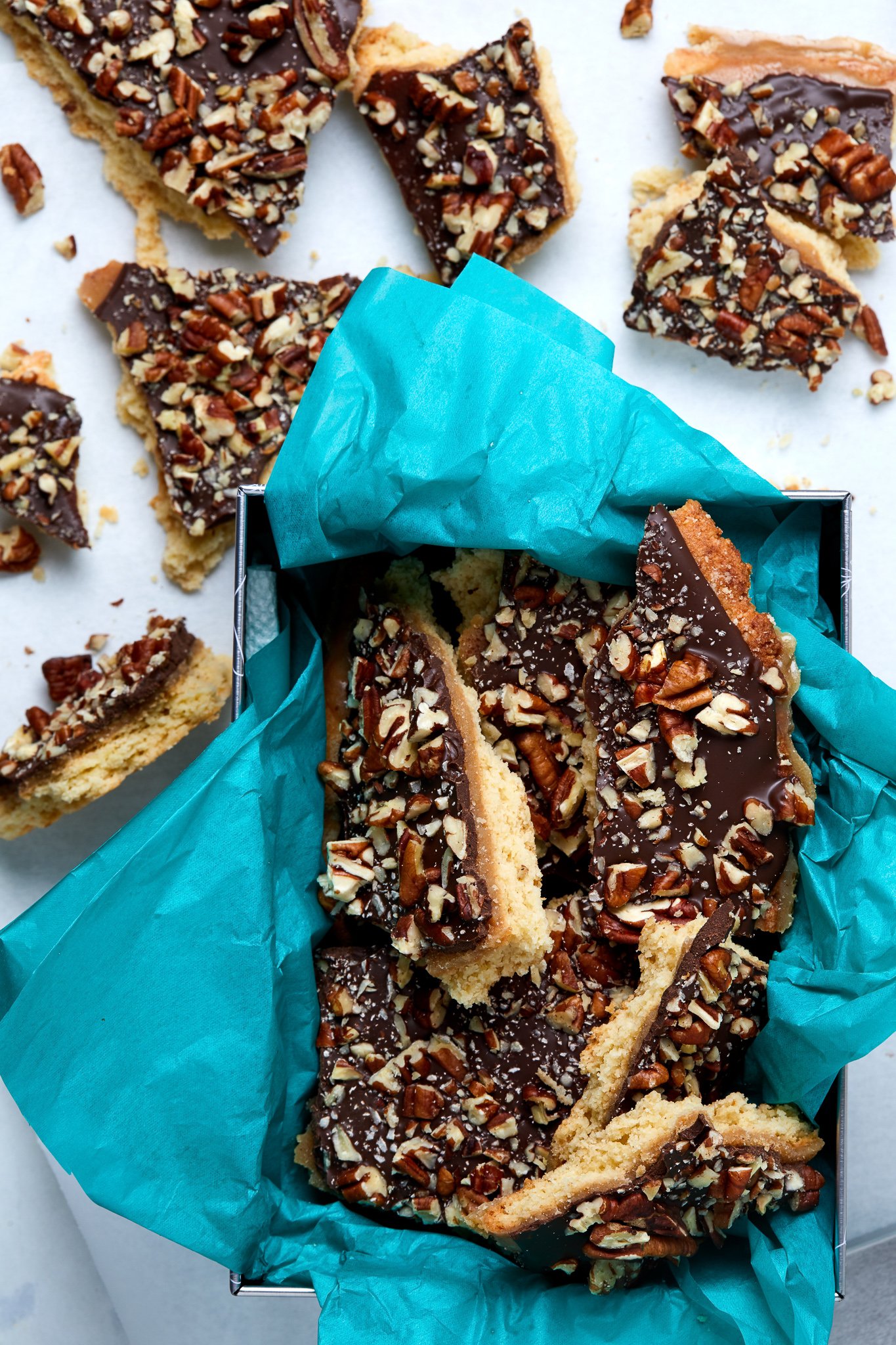 DELISH_202005_Keto-Christmas-Crack_496_LS.jpg