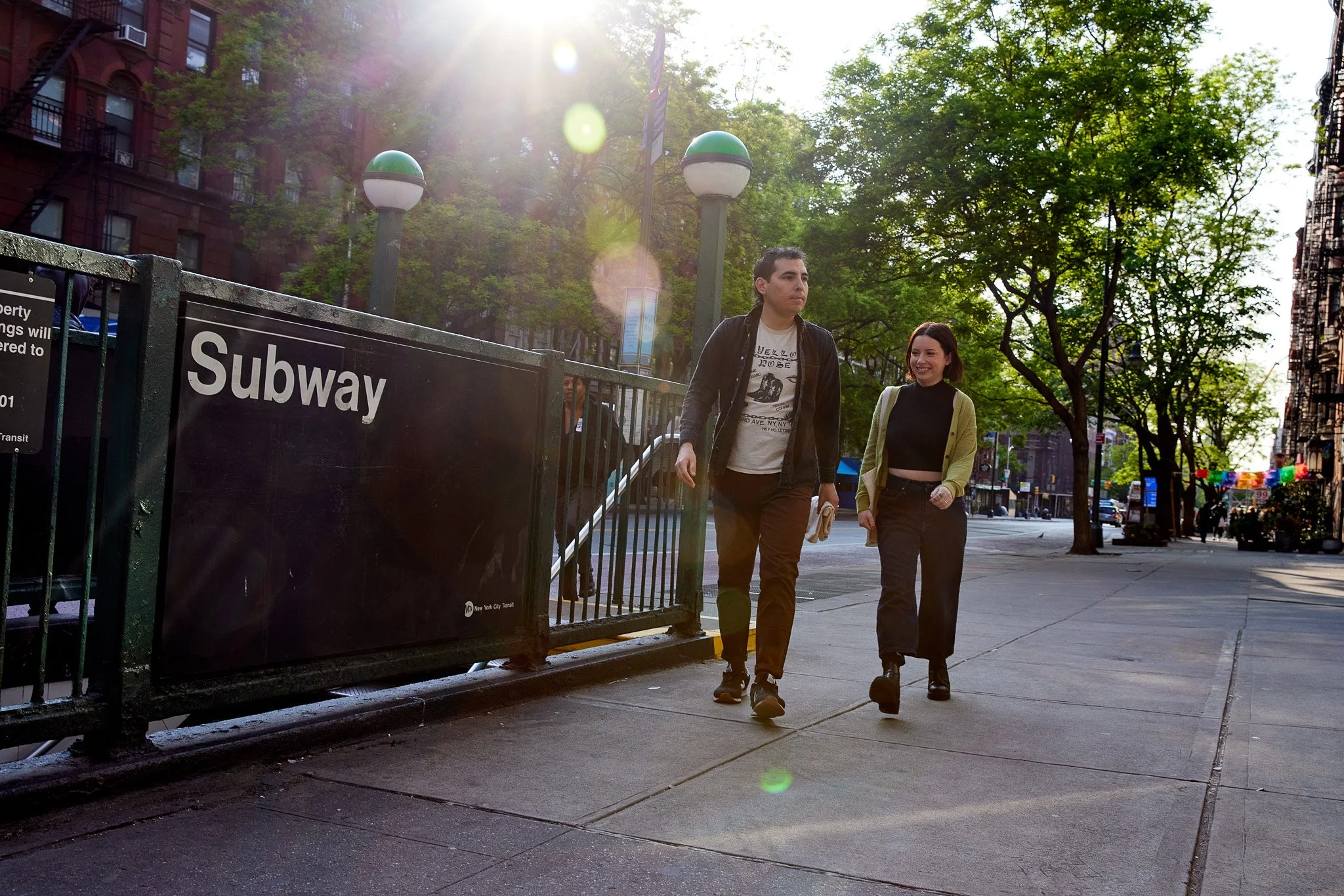 AmexFX_NYC_YellowRose_WalkingToSubway_017.jpg