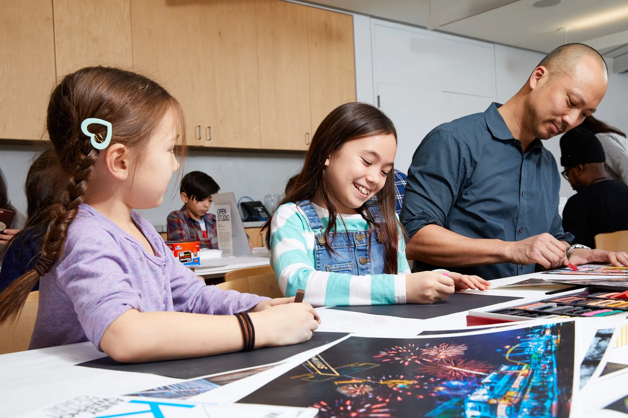 WhitneyEducation_FamiliesMakingArt_211.jpg