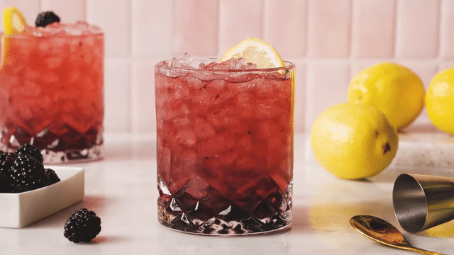 Classic Bramble Cocktail video-low.gif