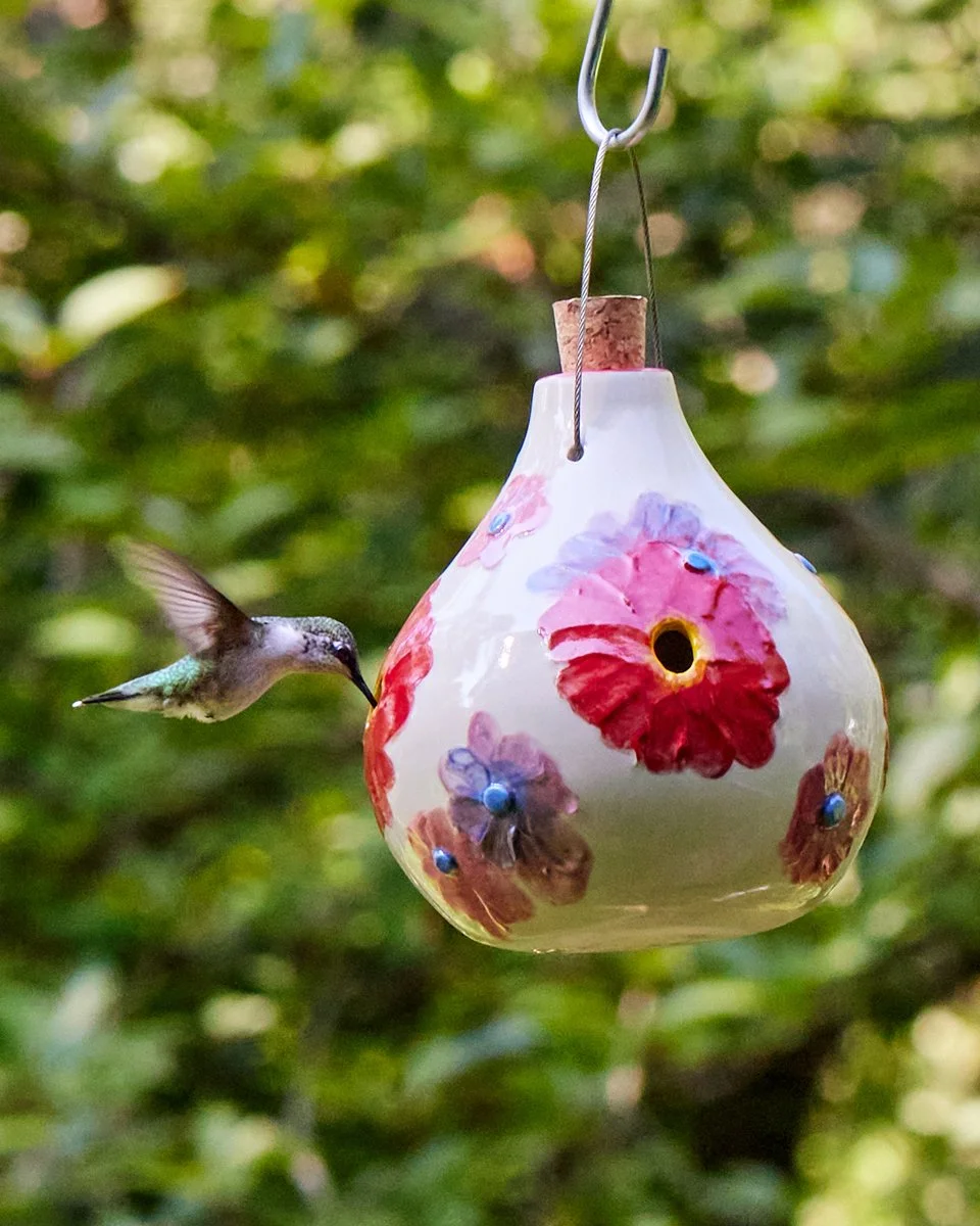 HummingbirdFeeders-withHummingbird_073.jpg