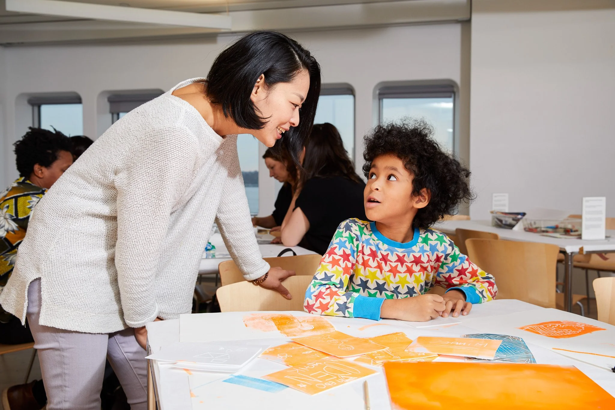 WhitneyEducation_FamiliesMakingArt_342.jpg