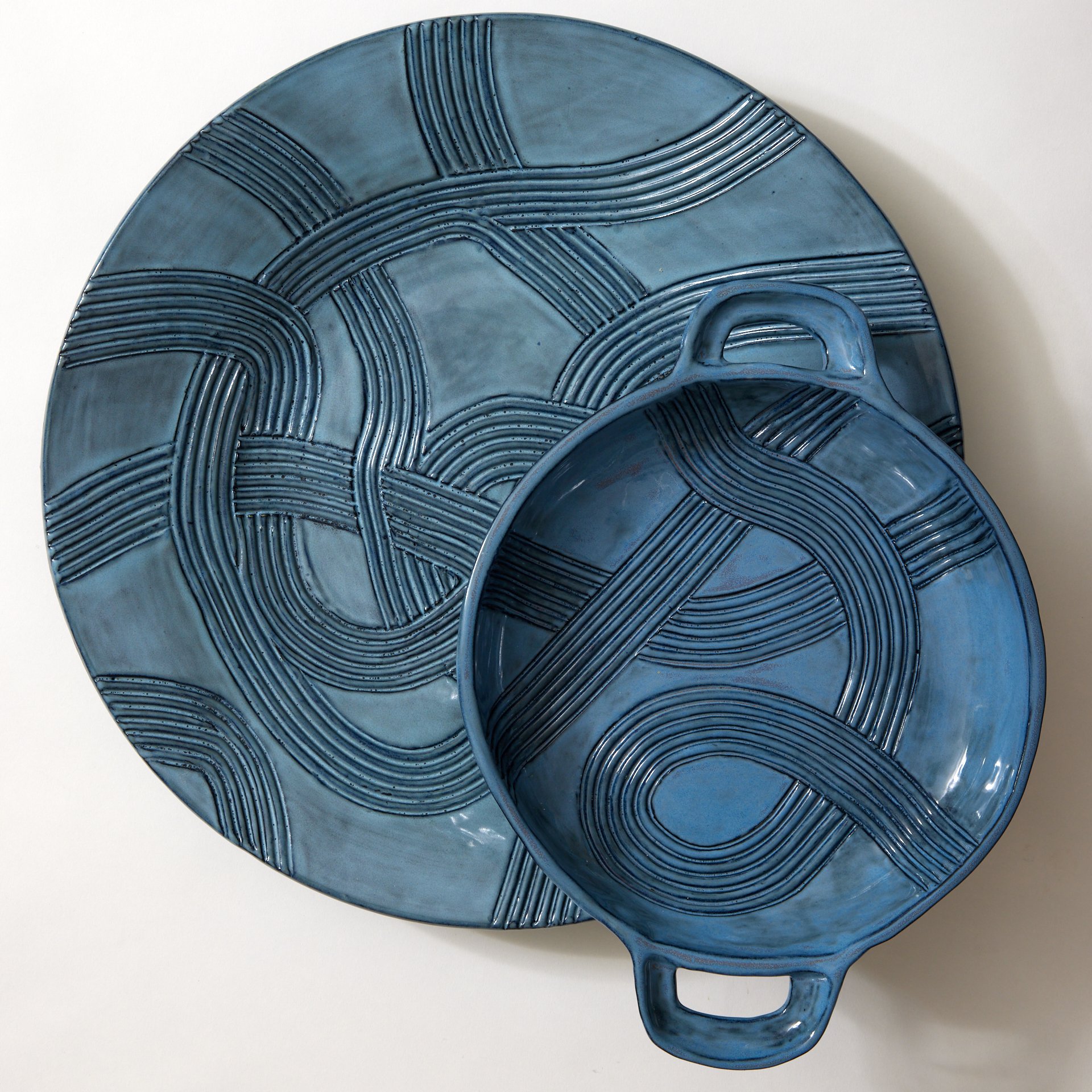 202309_BlueSlateCarvedHandledServingBowl_009.jpg