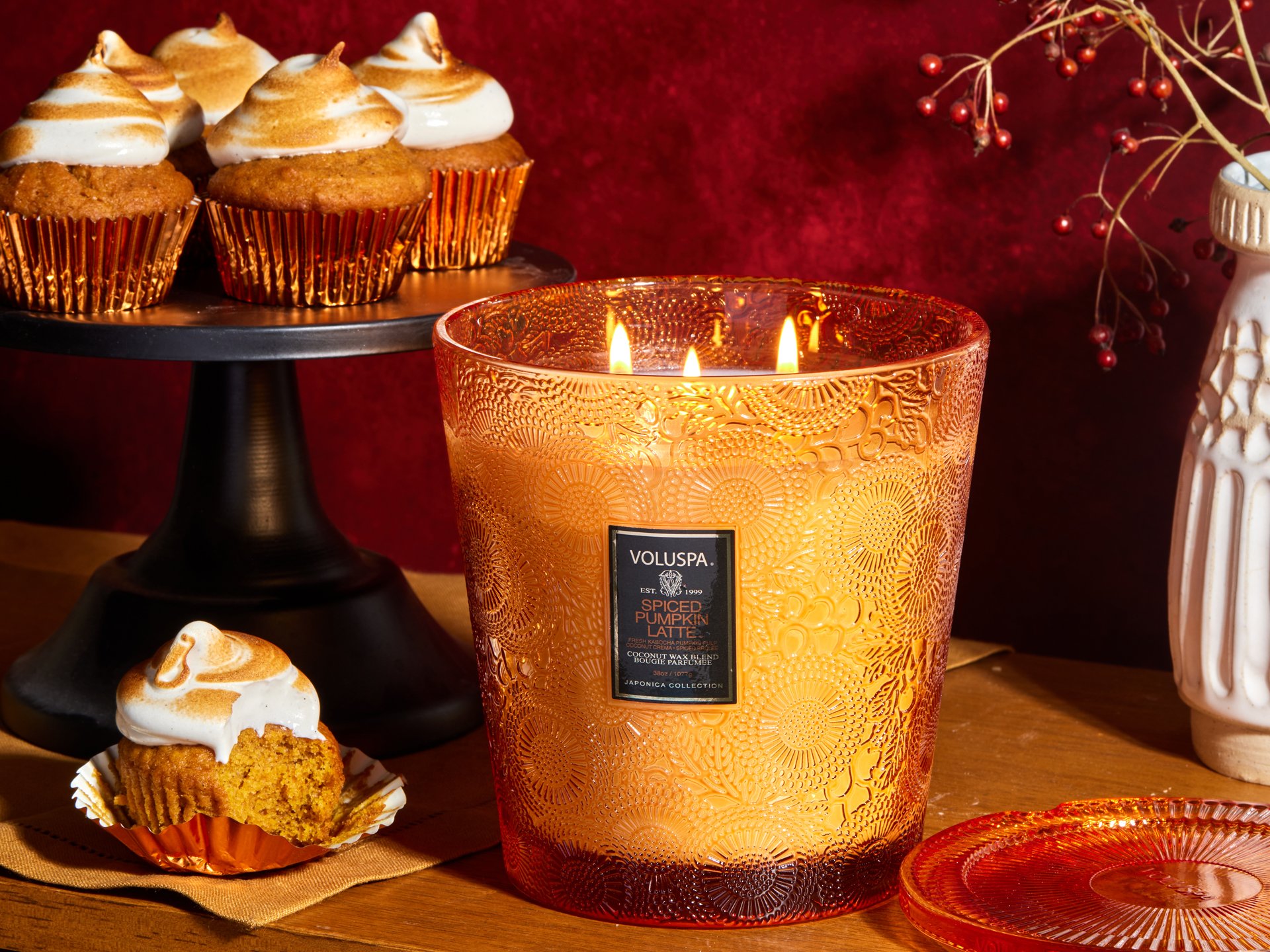 Voluspa2024_3WickHearth-PumpkinCupcakesBurntMarshmallow-Partnership_016.jpg
