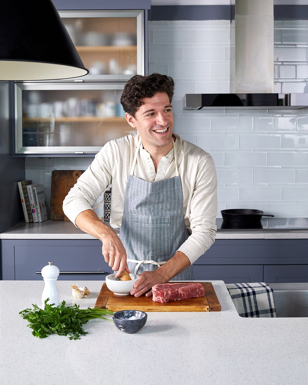 03_MODEL_IN_KITCHEN__0197.jpg