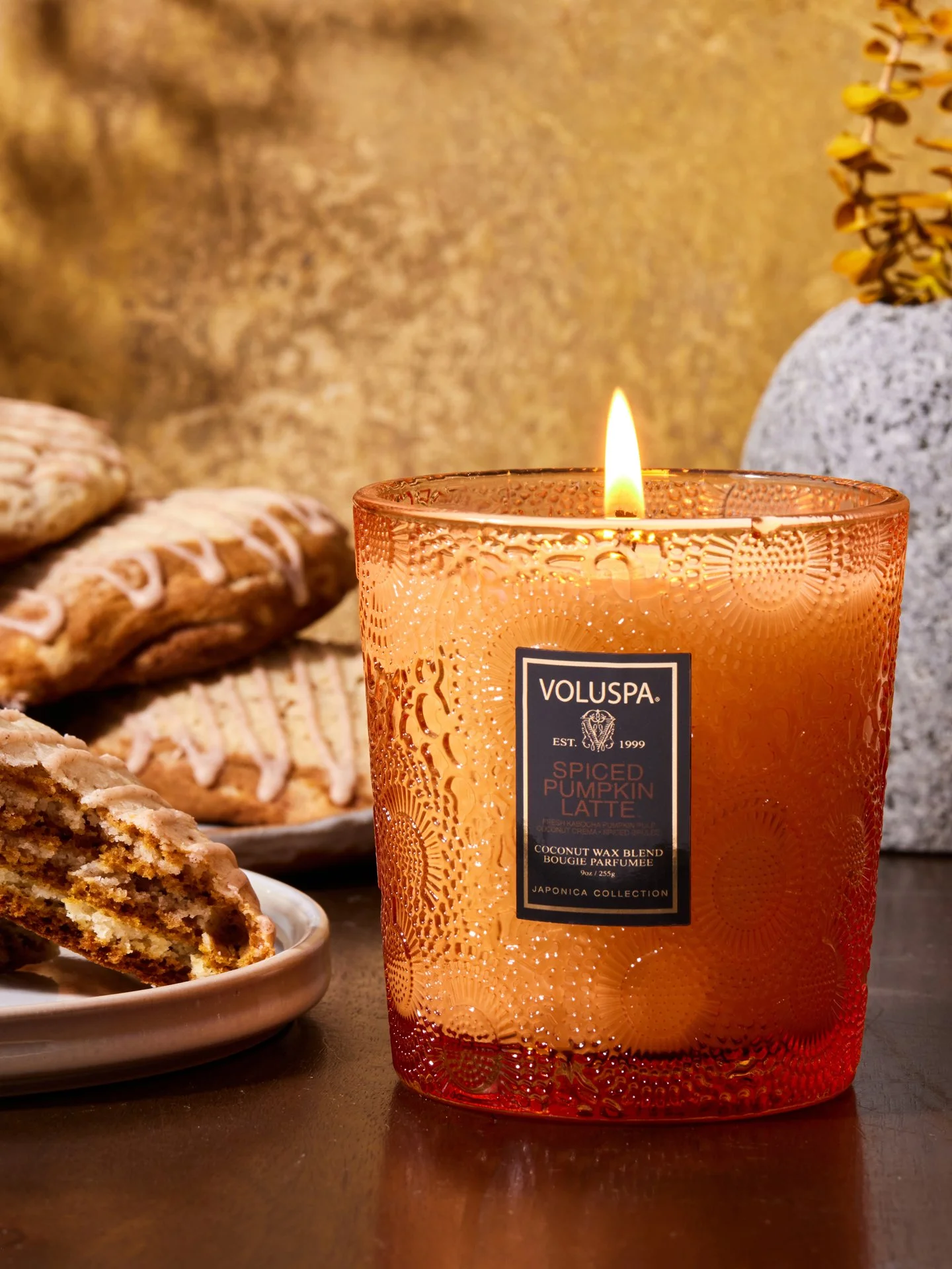 Voluspa2024_ClassicCandle-PumpkinSwirlCookies_002-V.jpg