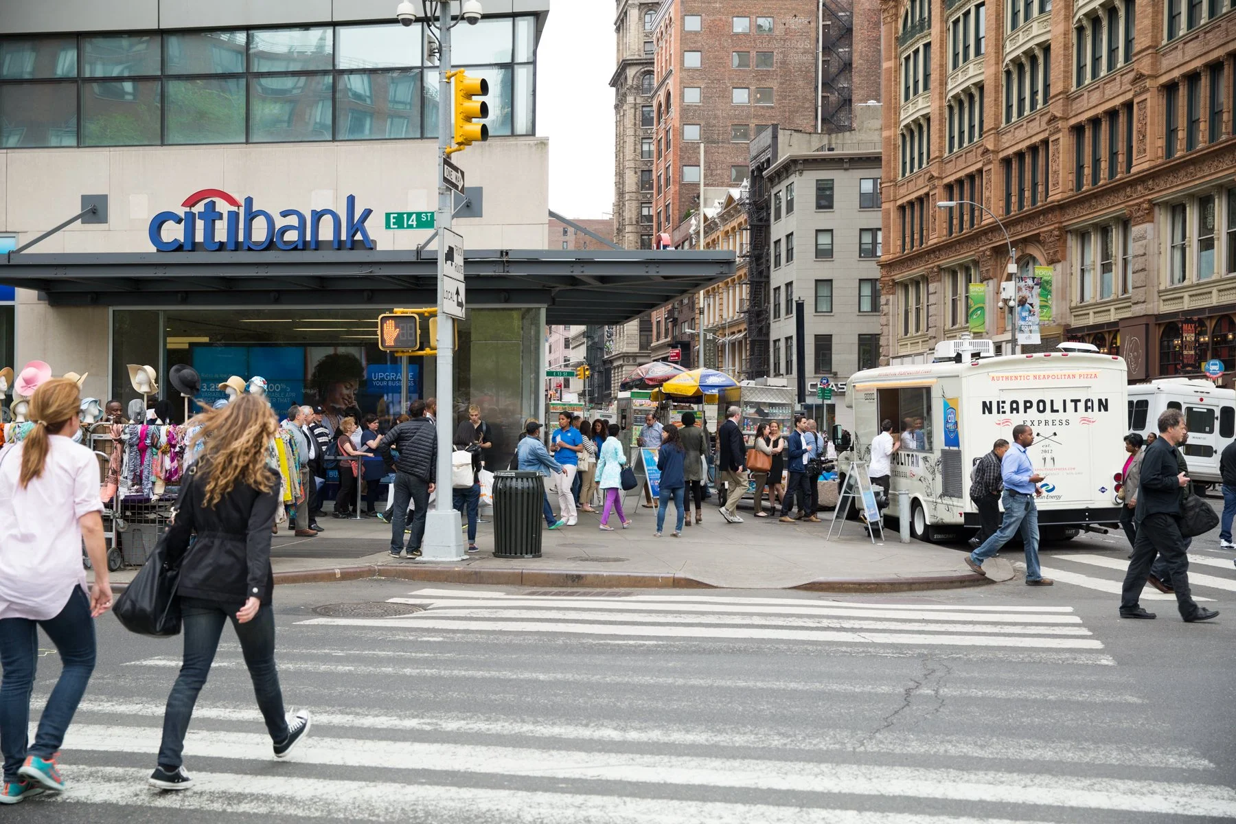 05_06_15CitibankPizzaTruck120.jpg