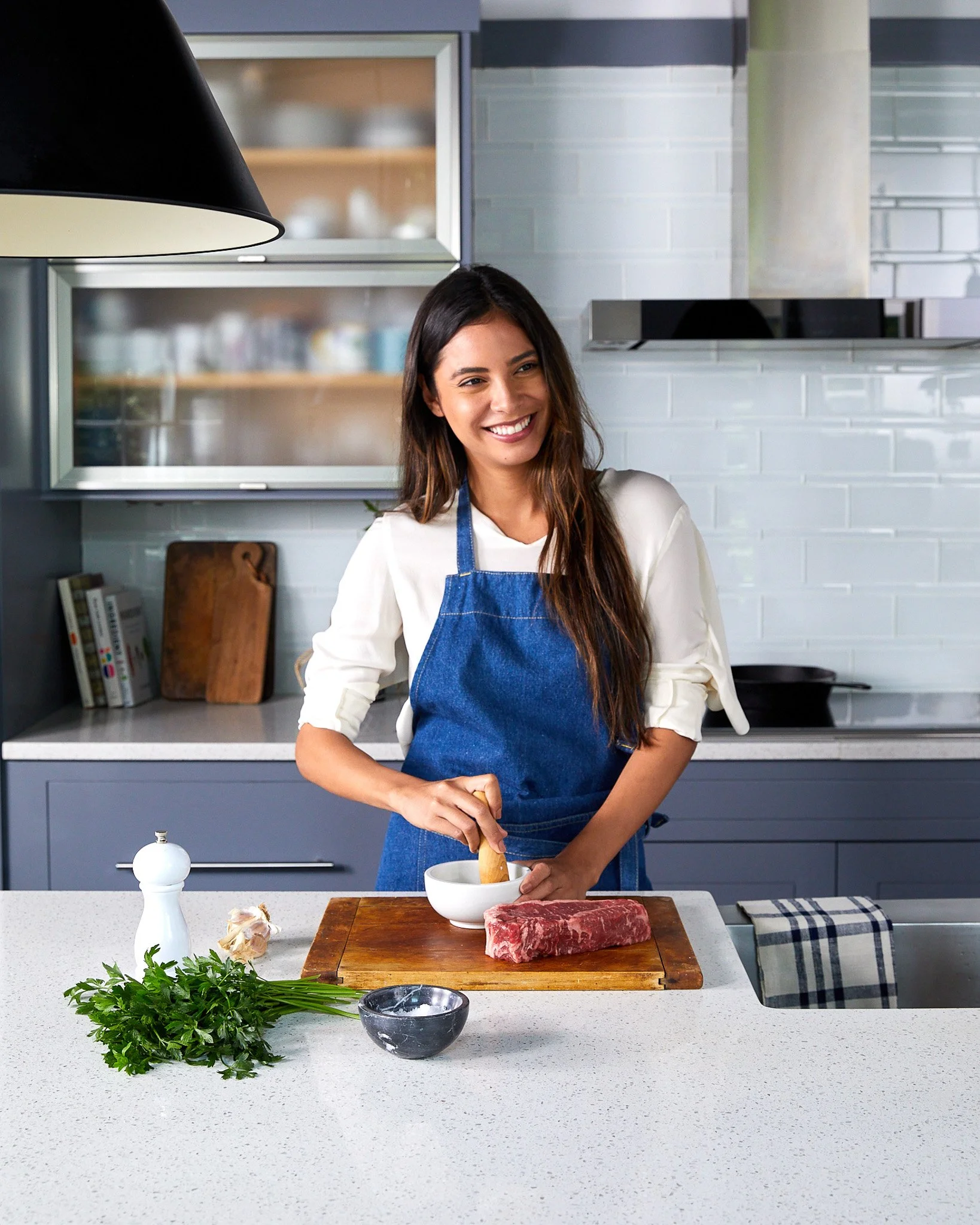 03_MODEL_IN_KITCHEN__0163.jpg
