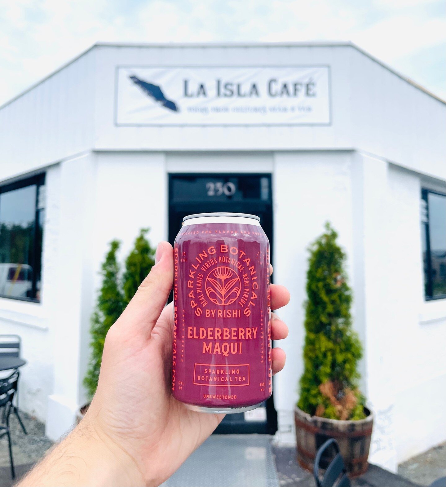 Check out this gorgeous Elderberry Maqui sparkling tea available at the all new La Isla Cafe next to @oldcitypanache ☀️