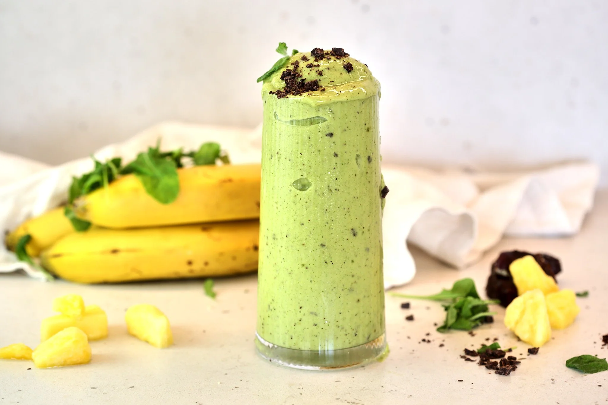 Myntu smoothie með súkkulaðibitum og hampfræjum