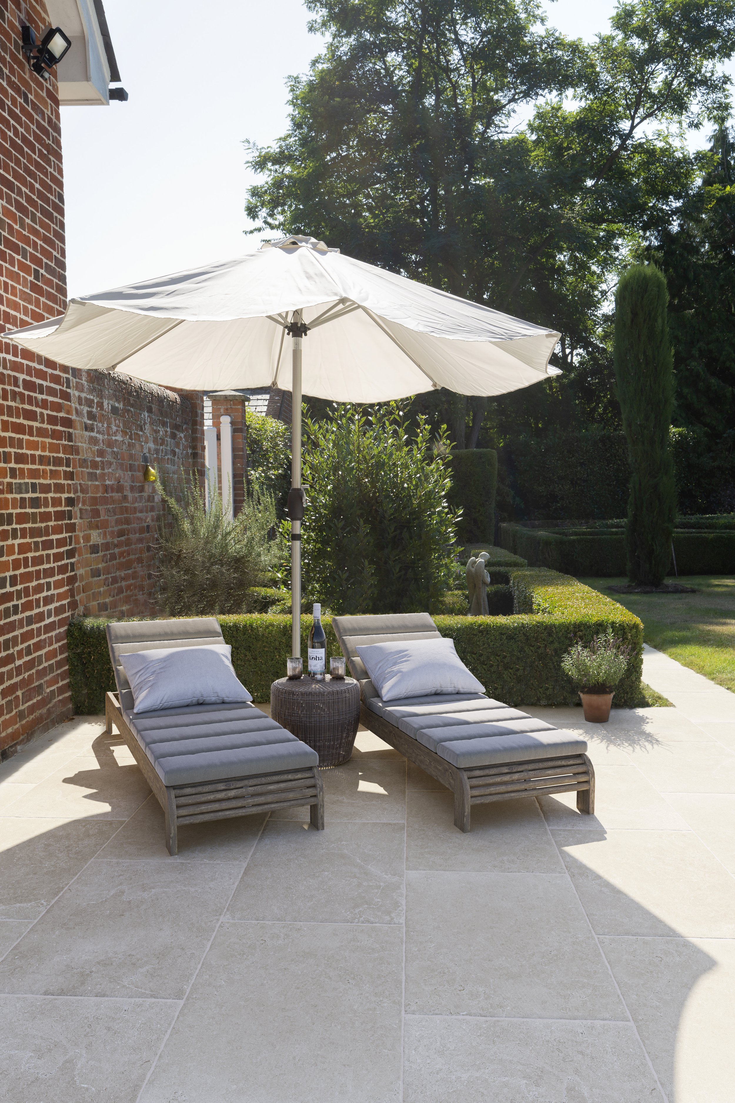 JJA157_230216_004_Hambleton_Beige.jpg