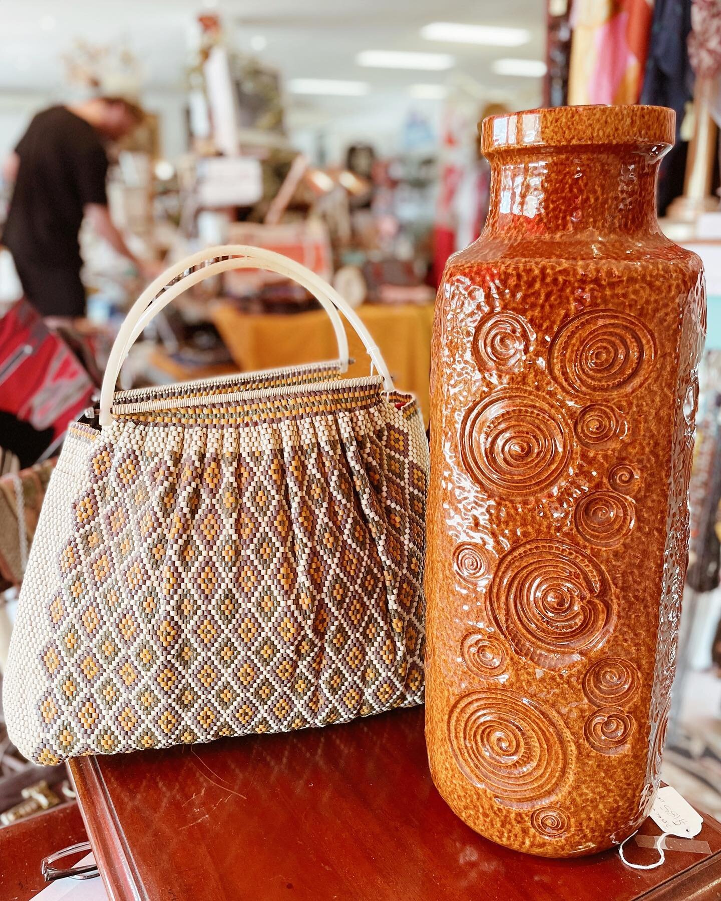 Because we can&rsquo;t make up our minds we want to know&hellip; 

Out of these two gorgeous vintage pieces, which would you prefer? 😋

A) West German Scheurich Pottery vase or&hellip;
B) Hand-made tube beaded tote bag? 

Let us know in the comments