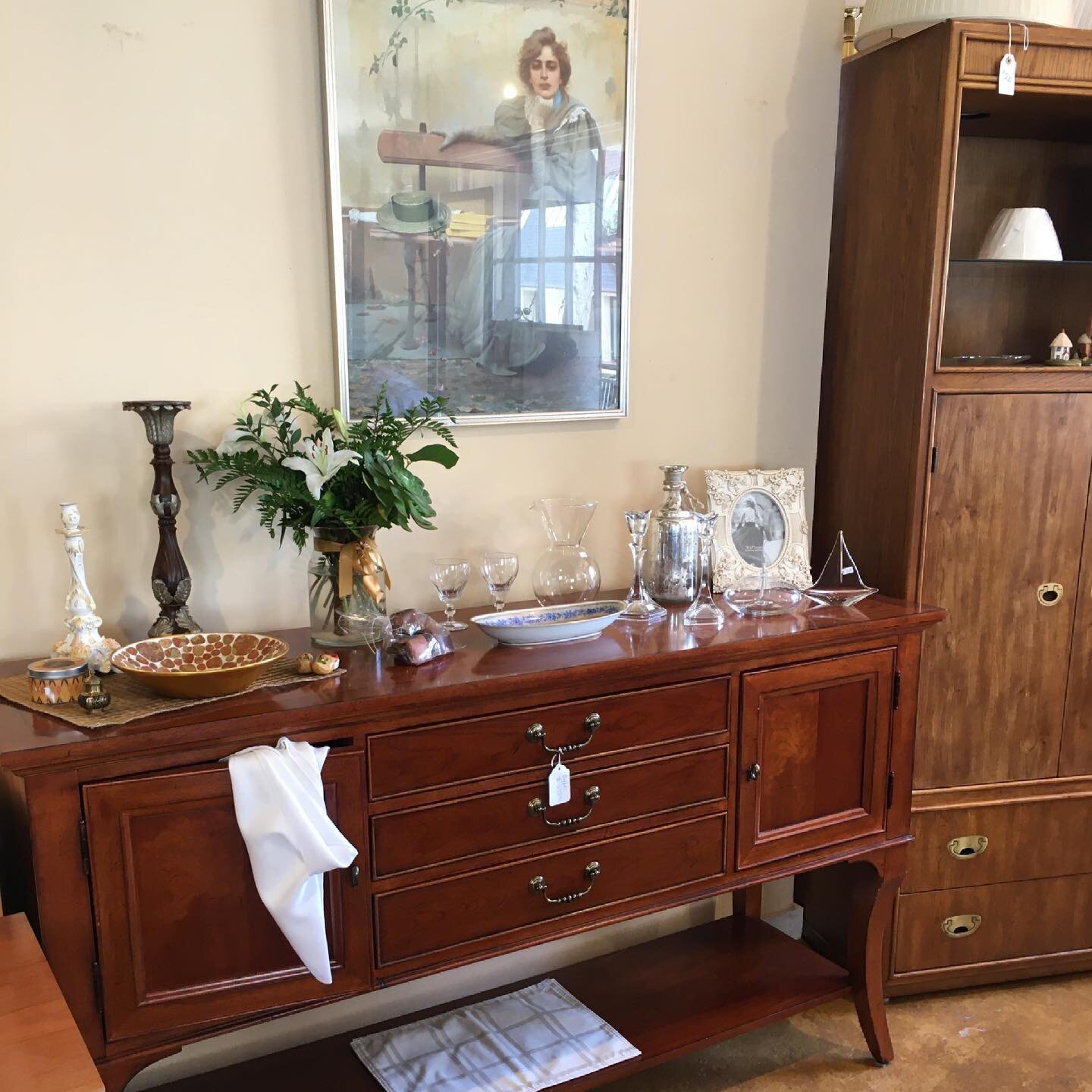 Lovely new inventory for all your home redecorating and organizing needs. Our beautiful, lightly used inventory is priced to sell. 

Come check us our, Monday-Saturday 10-4. 

#thrifting #carmelthrifting #carmel #carmelbythesea #carmelcalifornia #mon