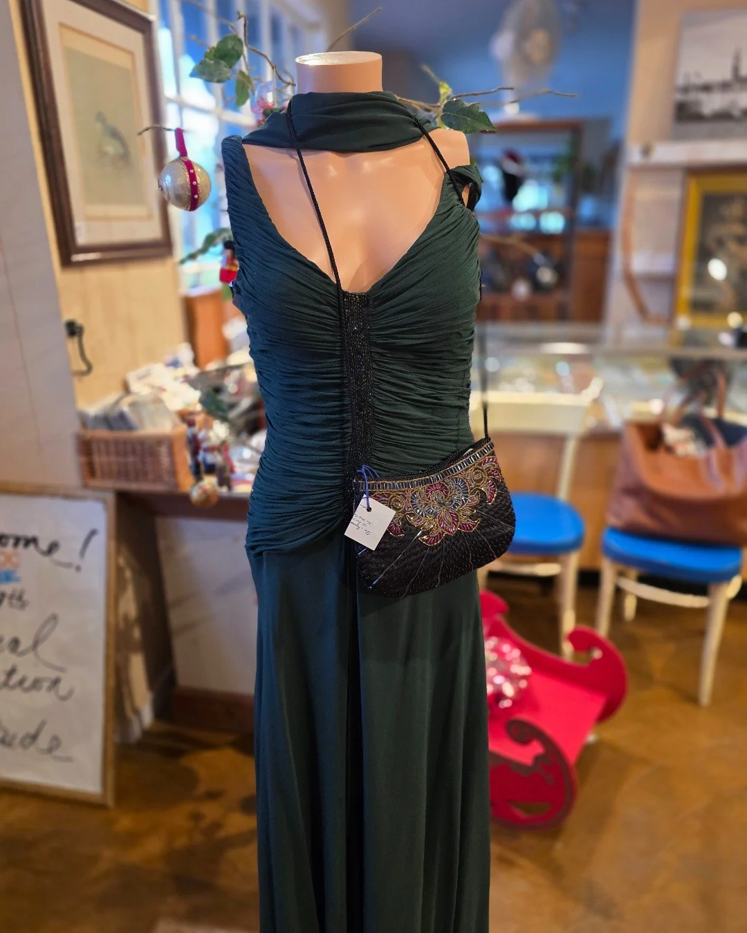 Give the gift of sustainability this season by choosing pre-loved treasures from Joining Hands Benefit Shop. Every item you purchase extends the life of quality goods, reduces waste, and supports a meaningful cause in our community.

Shopping secondh