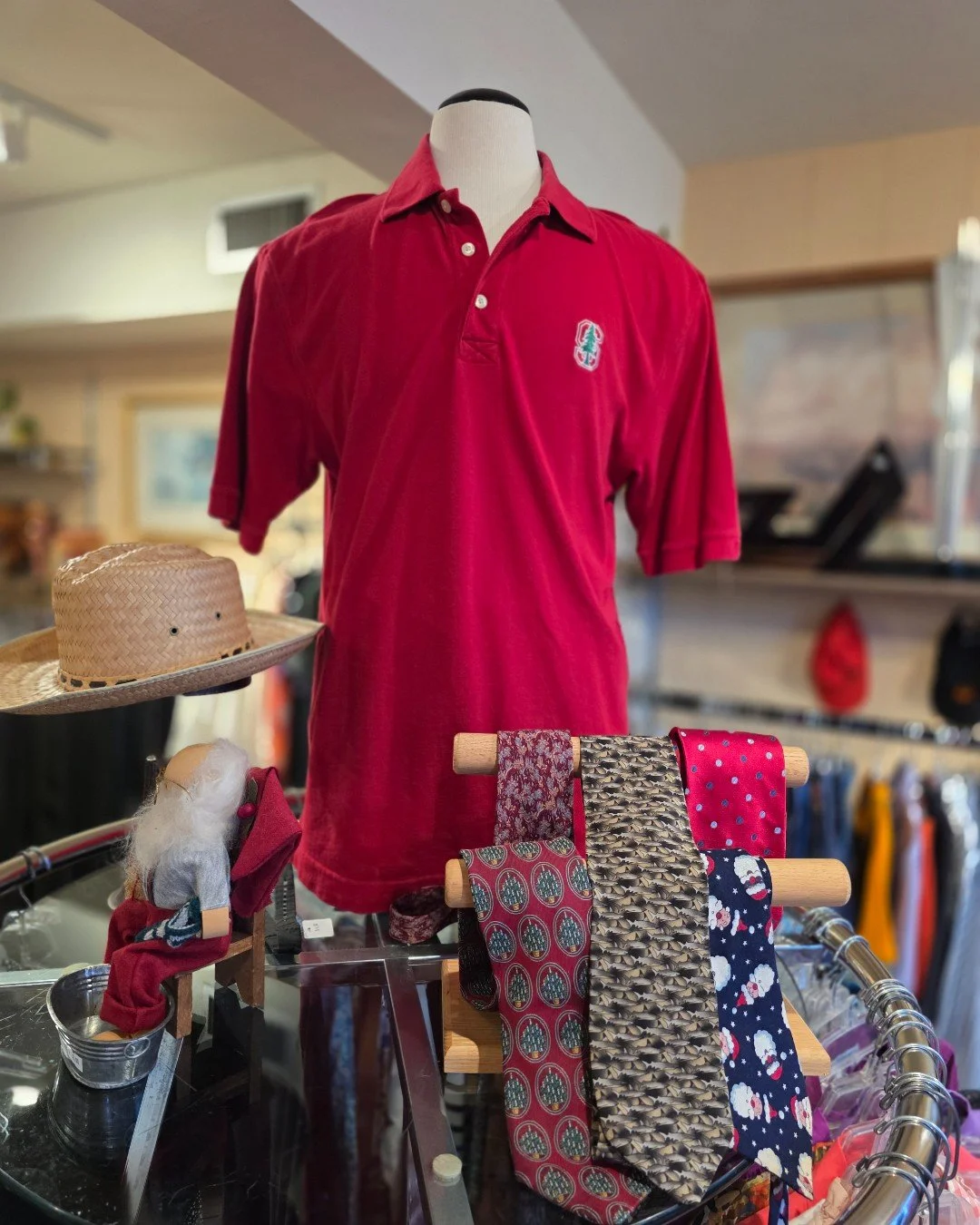 Still searching for the perfect last-minute gift? Time may be ticking, but Joining Hands Benefit Shop has you covered! Our shelves are filled with unique, affordable treasures for everyone on your list &mdash; from festive d&eacute;cor and cozy finds