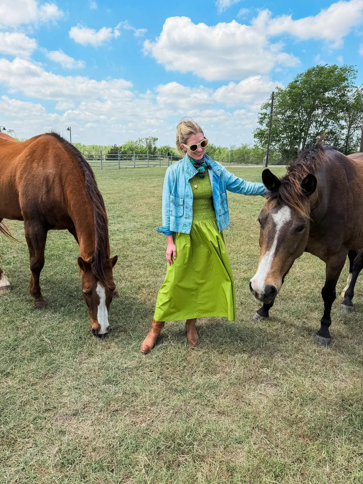 Recent moments that made me smile! 

1. The dreamiest 24 hours in Brenham with a few college girl friends 

2. My golden girl who stops to smell the flowers 

3-4. Two favorite looks from a styling session last week color 🤝 office 

5-6. The girls e