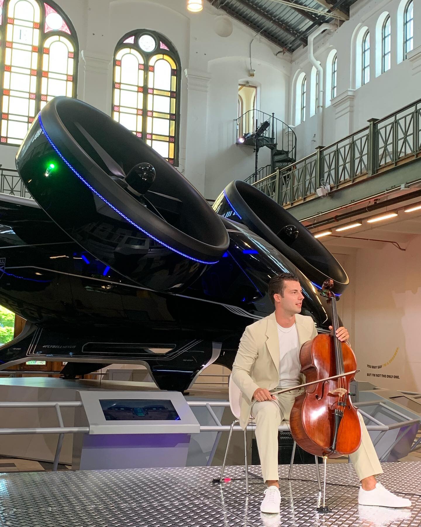 Thank you to the @smithsonianaib for inviting me to play for the closing of the FUTURES exhibit! I met so many amazing people who made this collaborative celebration happen! Swipe left for a quick clip of my performance 🎻🥂Final party is tonight! 

