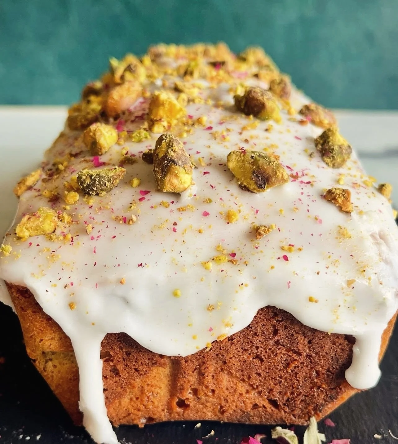 Happy Friday 🤍

Just dropped off this week&rsquo;s delivery at Grey &amp; Cash ☕️

Today&rsquo;s lineup is full of bright, citrusy goodness:
&mdash; Blood orange caramel &amp; pistachio cinnamon rolls 🍊
&mdash; The long-loved Janie&rsquo;s Loaf - p