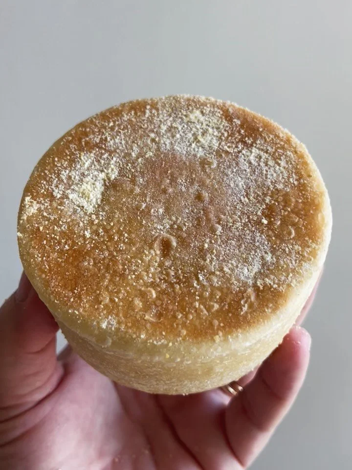 Well ello, Gov&rsquo;nah! 🇬🇧

I told you I was going to be insufferable, and that London was going to have an impact.

After making blackcurrant scones with lemon curd the other day, today I decided to take a stab at sourdough English muffins. And 