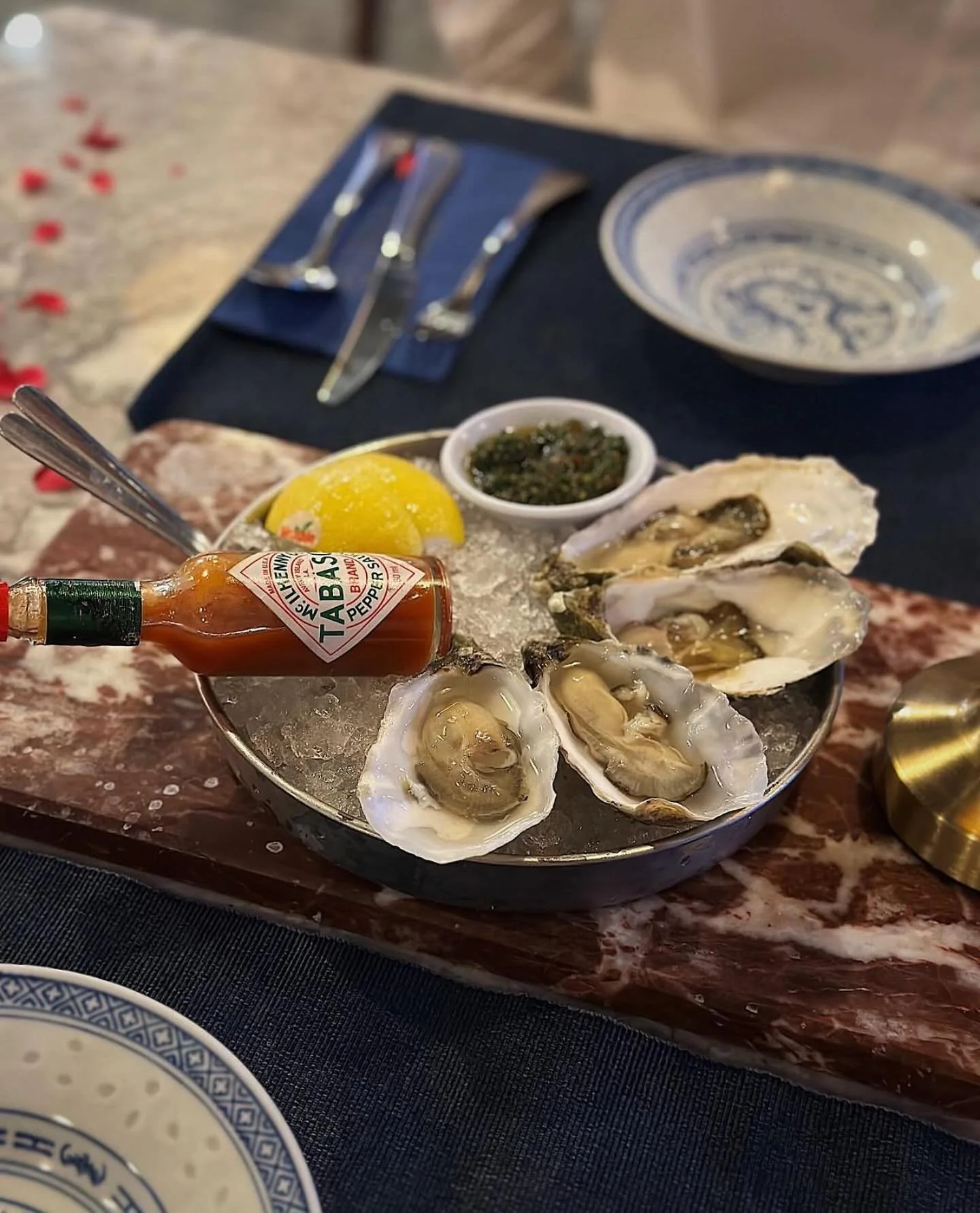 Fresh, briny, and just the right kick! Our fresh Irish oysters, served on ice with lemon, house-made mignonette, and a splash of Tabasco, are the perfect indulgence! 🦪🔥 #HeapSeng #Fridaynight #FreshOysters #SeafoodLovers&rdquo;