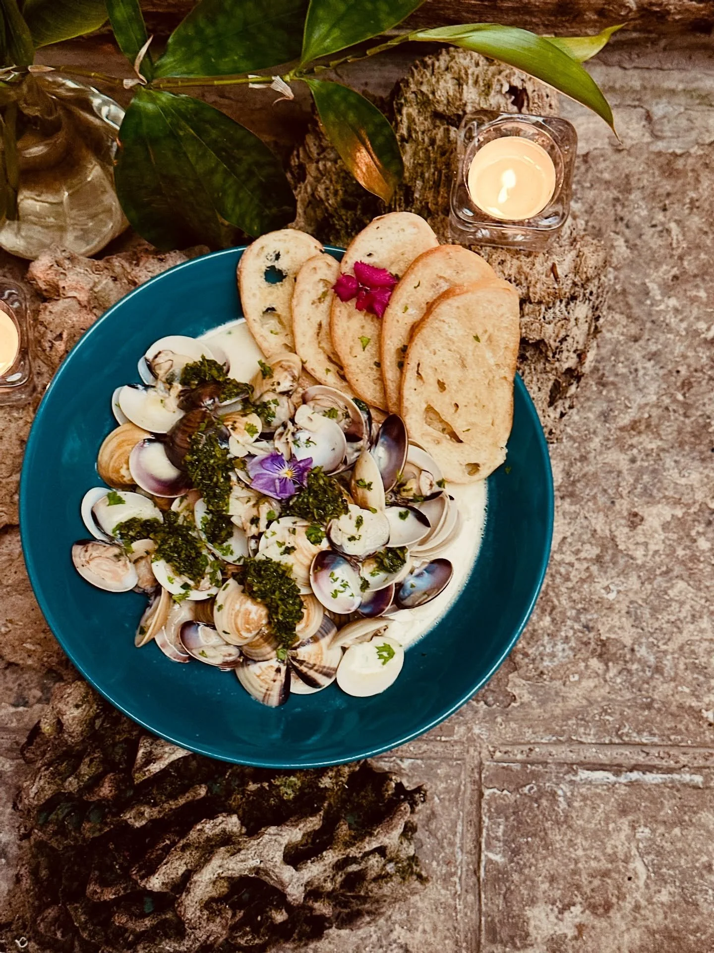 A little seaside comfort in the heart of 29. 🐚✨
Fresh Local Clams - Steamed in white wine, garlic &amp; cream, top with salsa verde, served with homemade ciabatta bread
Come hungry, leave happy. 🍲🥖🌿

#HeapSengAt29 #LinguineVongole #FreshClams #pe