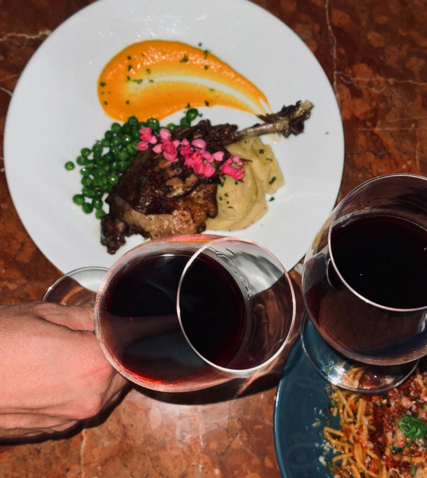 Friday night at Heap Seng 🍷✨
Good food, good wine, even better company.

#heapseng29 #georgetowneats #penangfoodie #penangfood  #georgetown fridaynight