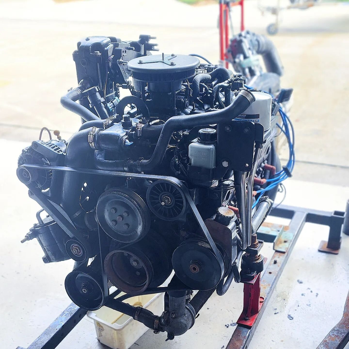 Happy Monday, friends!!!
We have a busy week planned, but to kick it off, we have this 5.7 Mercruiser engine out and back in to address an overheat issue 🛠 

💡Did you know we can help you with regular maintenance to keep your boat in optimal condit