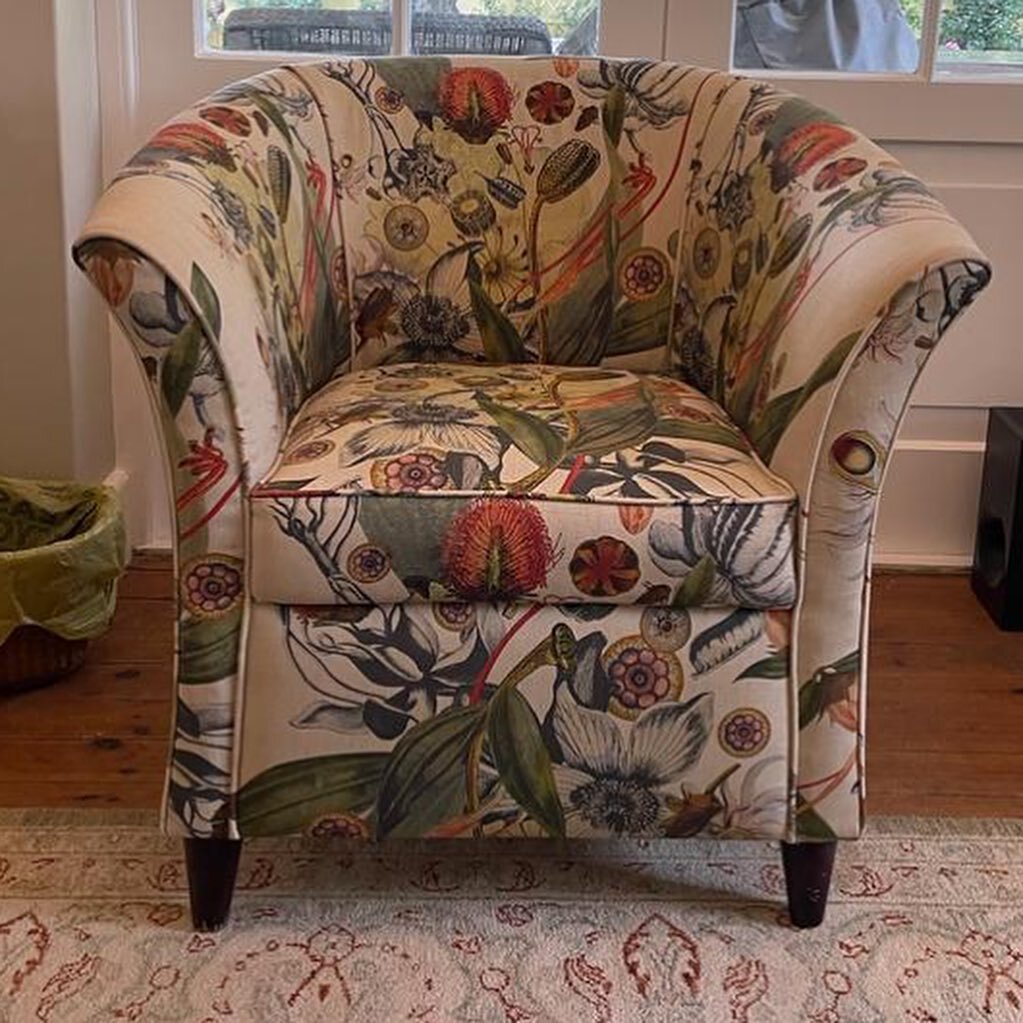 Botanical in Chalk 🌿

Give an old piece of furniture new life. 🤸&zwj;♀️Our cotton is perfect for upholstery! 35000 rubs and coated afterwards with a color and lightfast coating for extra protection. Please DM me for a catalogue or any other enquiri