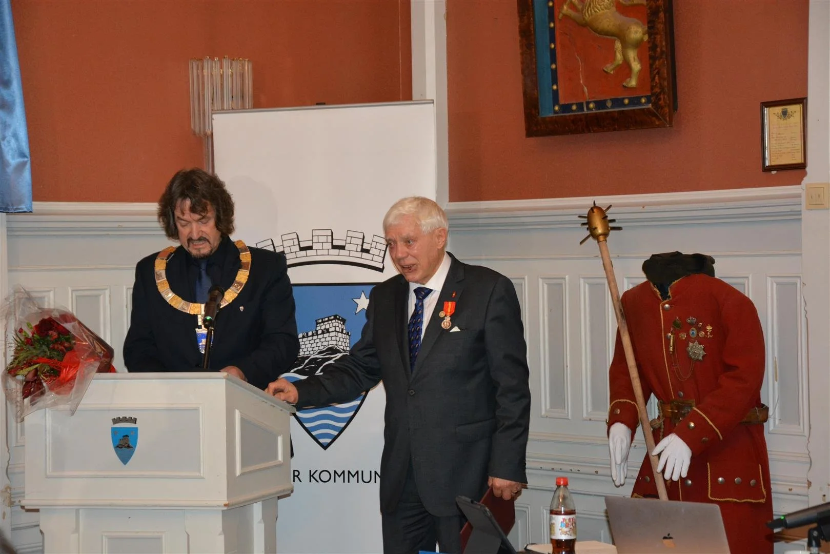 Kongens Fortjenestemedalje tildelt John Thomas Axelsen for sitt virke som Vekter over 40 år!